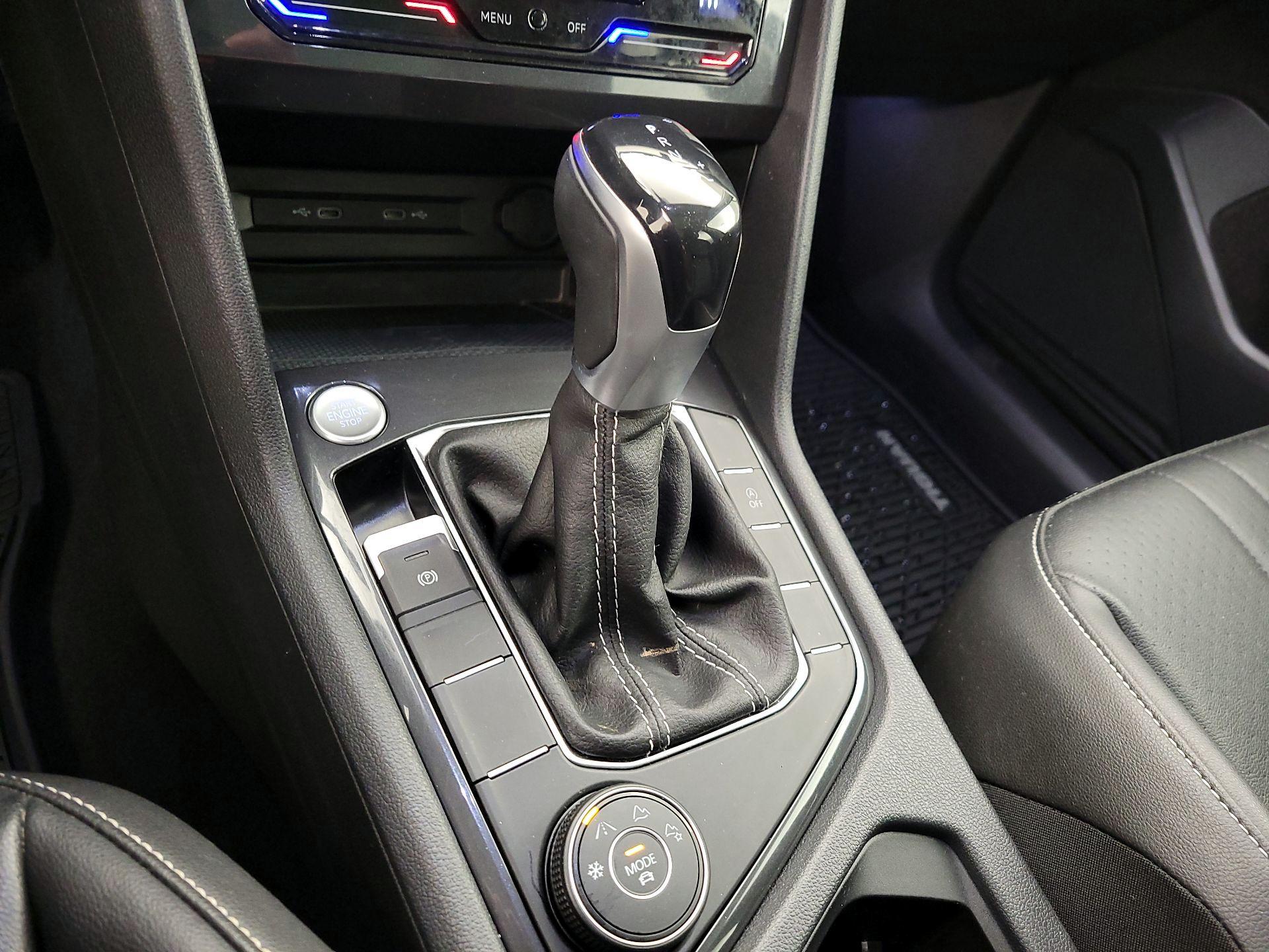 Thumbnail: 2022 Volkswagen Tiguan - 17