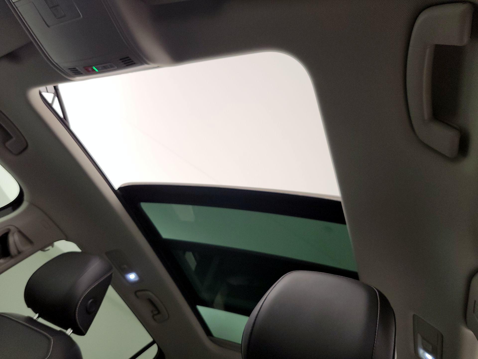 Thumbnail: 2022 Volkswagen Tiguan - 19