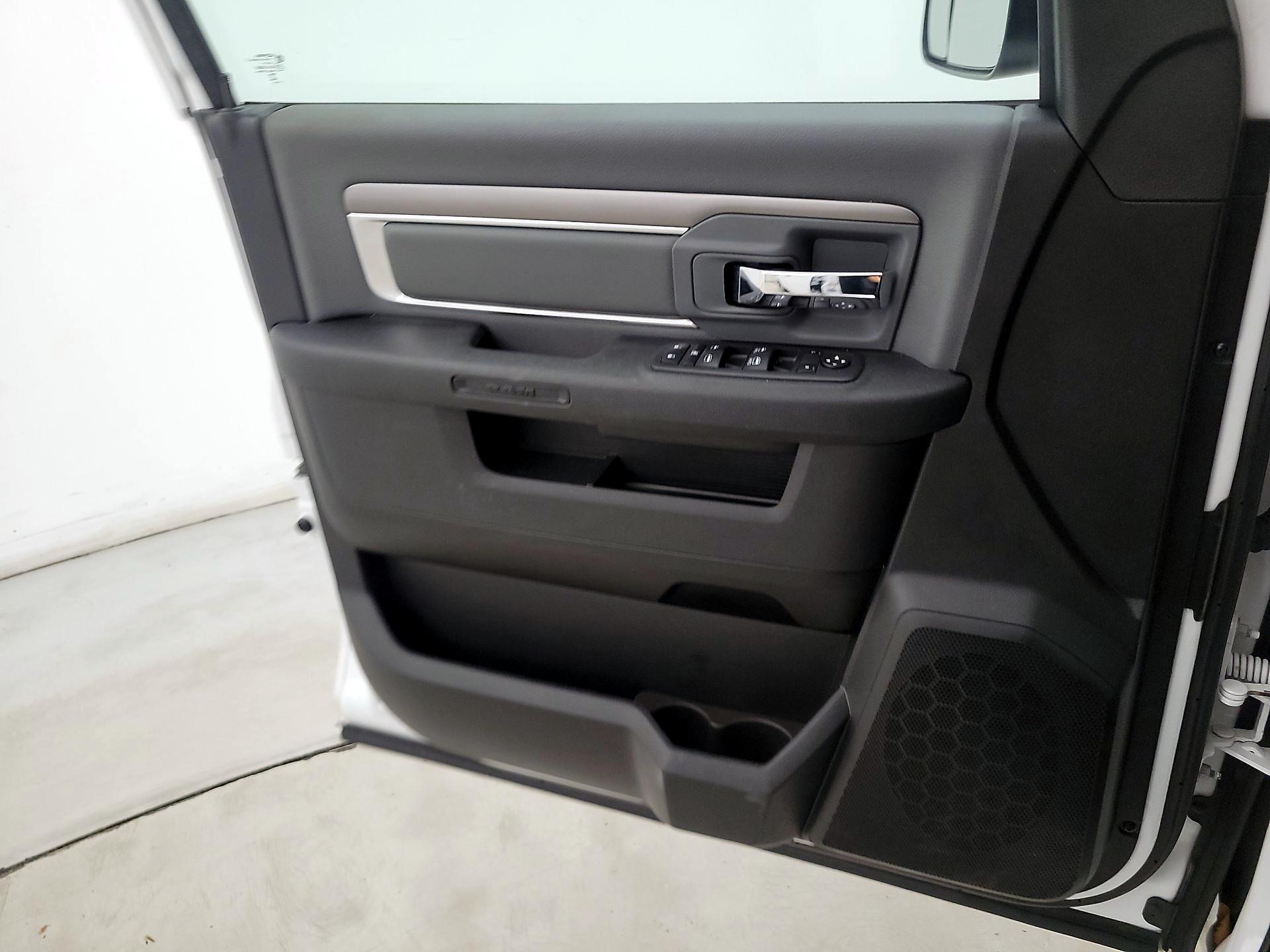 Thumbnail: 2023 RAM 1500 Classic - 12