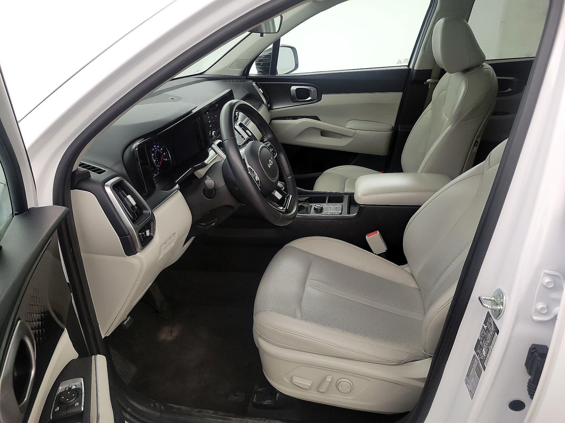 Thumbnail: 2023 Kia Sorento - 11