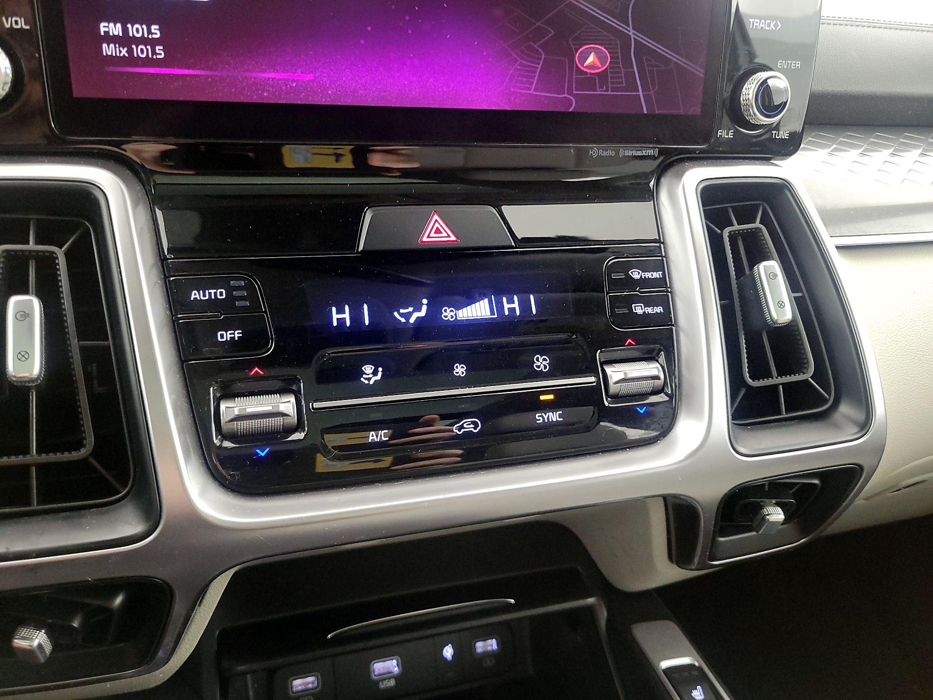 Thumbnail: 2023 Kia Sorento - 17