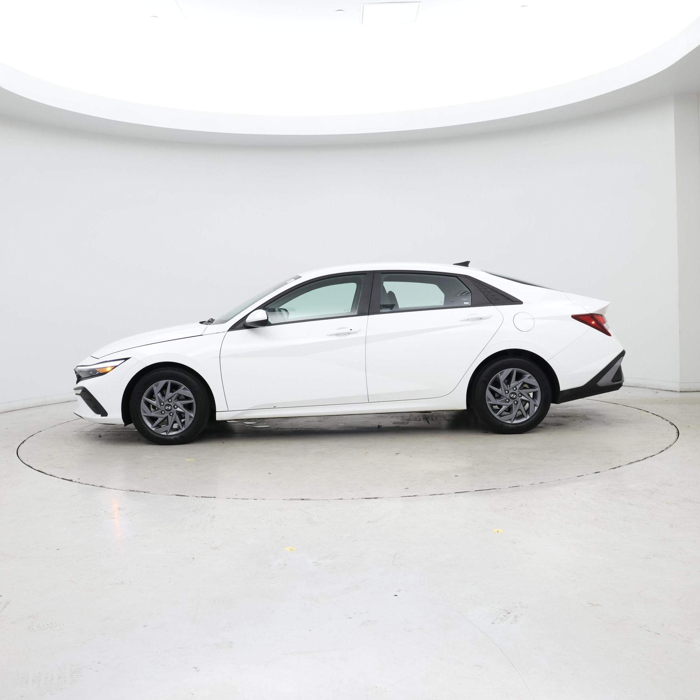 Thumbnail: 2024 Hyundai Elantra - 3