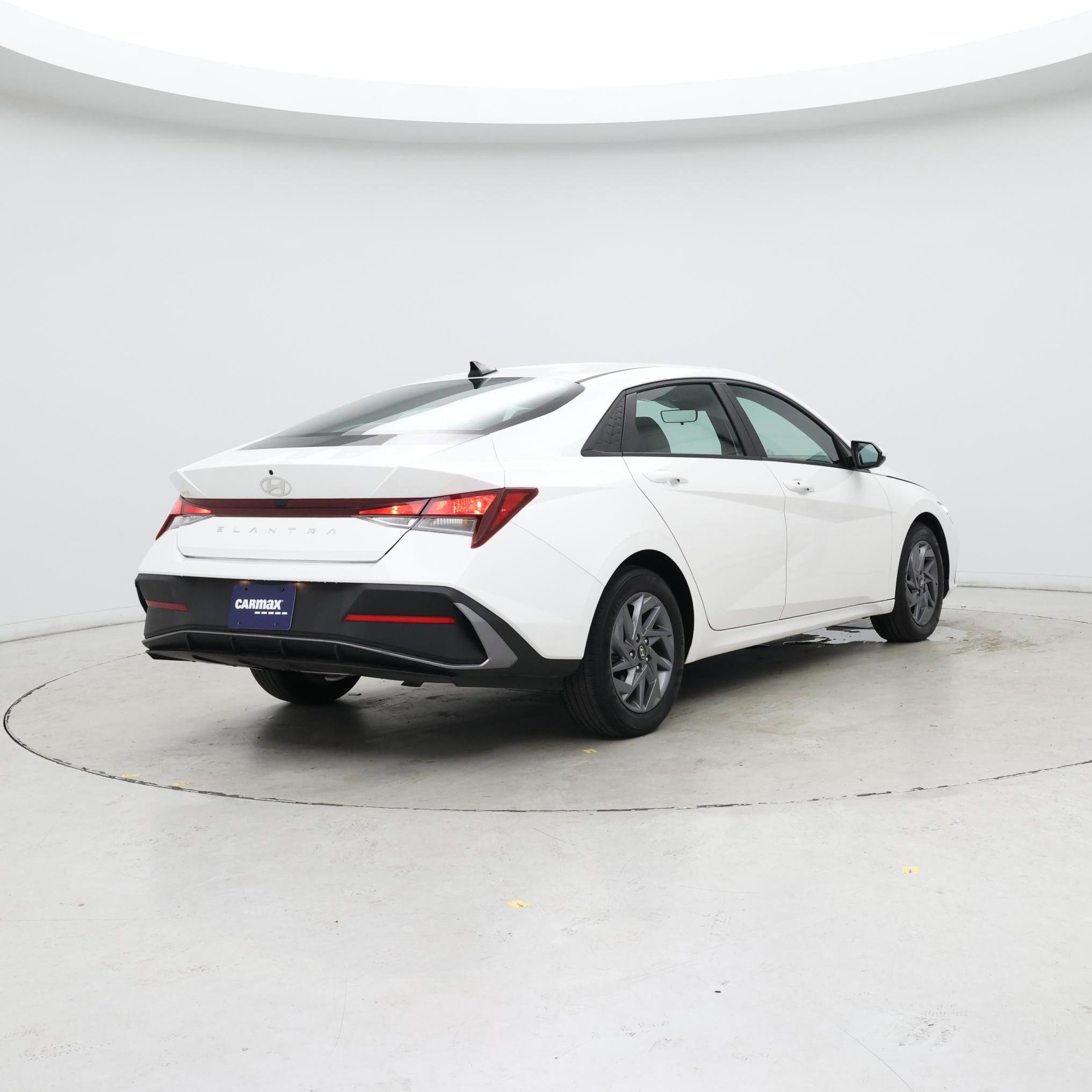 Thumbnail: 2024 Hyundai Elantra - 8