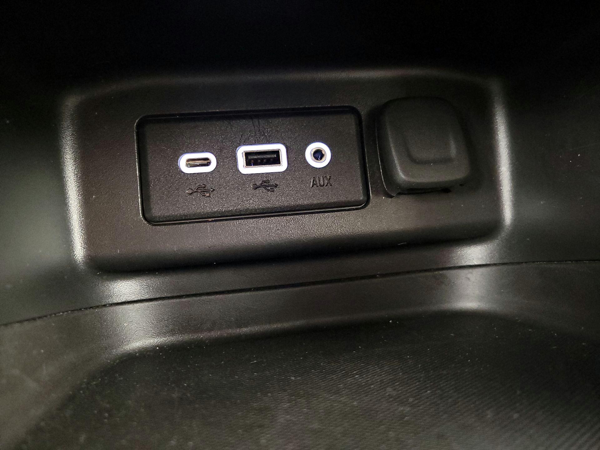 Thumbnail: 2021 Chevrolet Equinox - 18