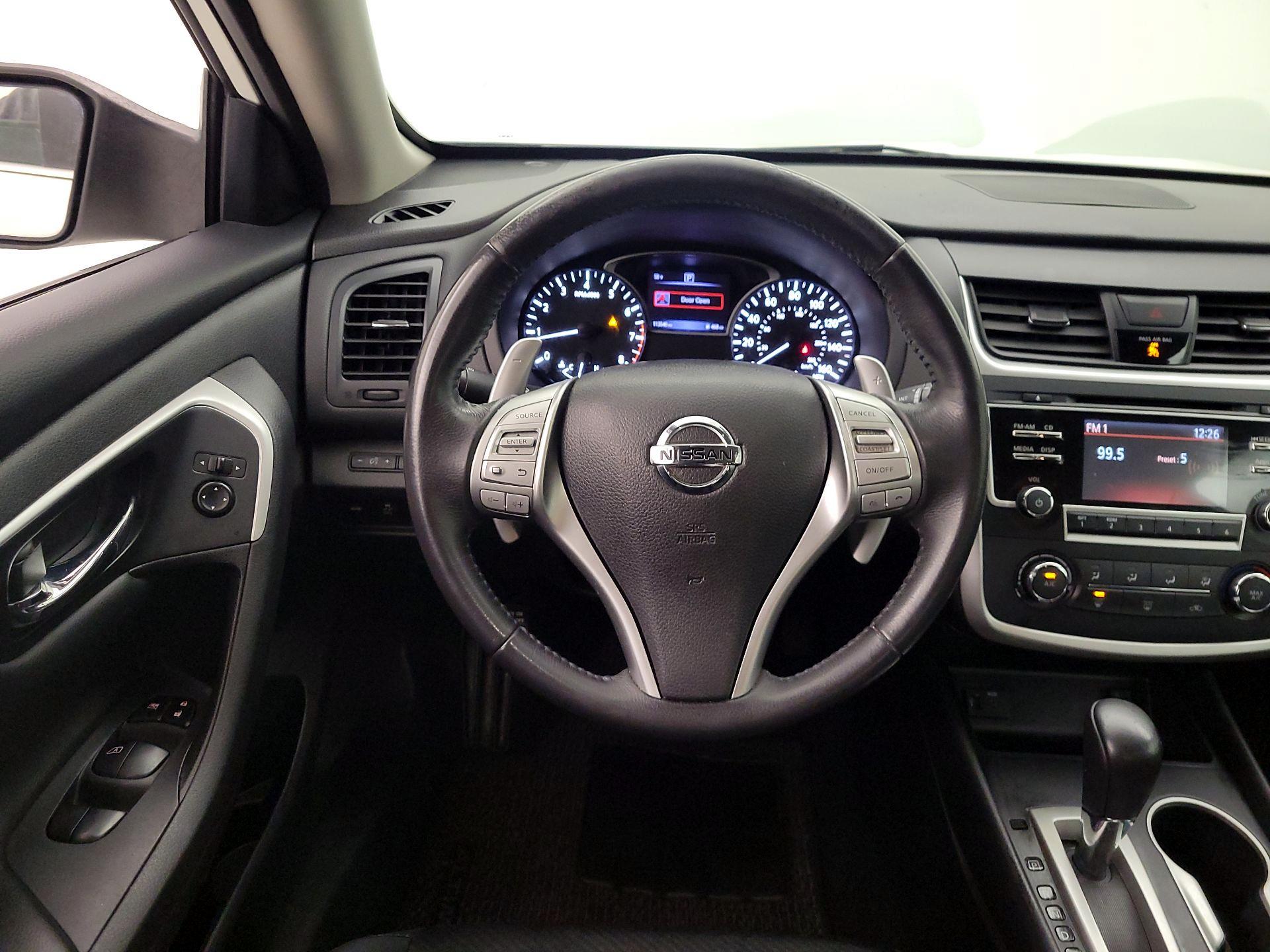 Thumbnail: 2016 Nissan Altima - 10