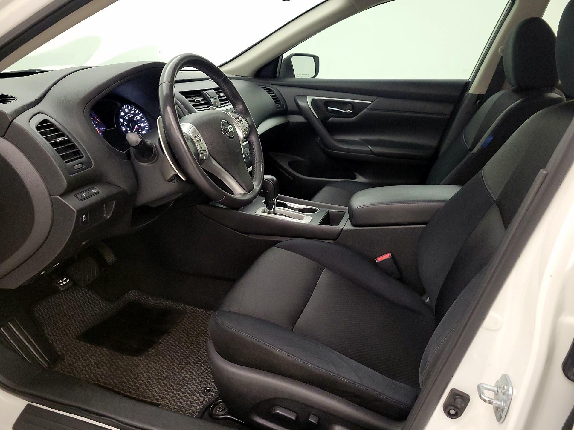 Thumbnail: 2016 Nissan Altima - 11