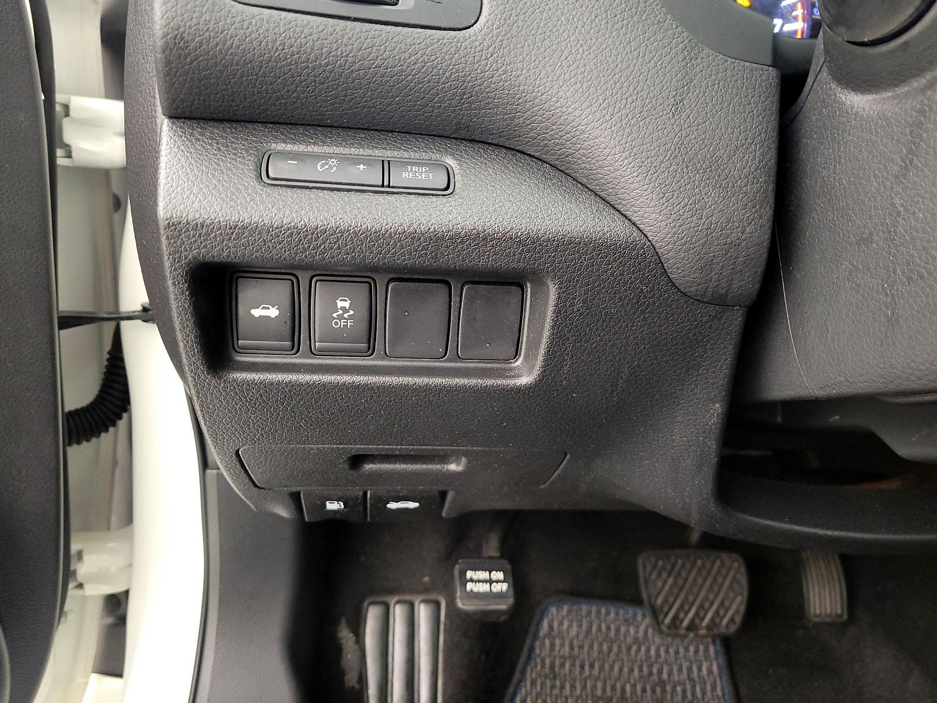 Thumbnail: 2016 Nissan Altima - 13