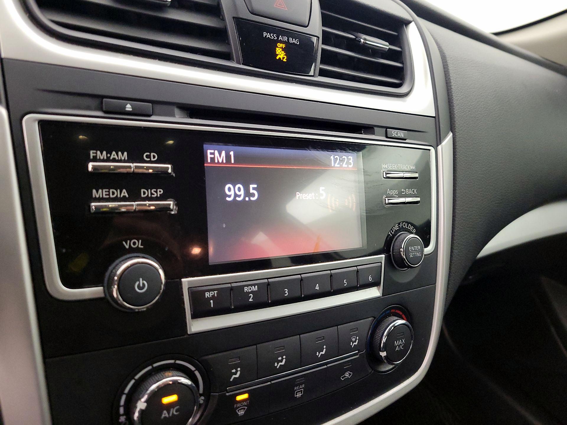 Thumbnail: 2016 Nissan Altima - 15