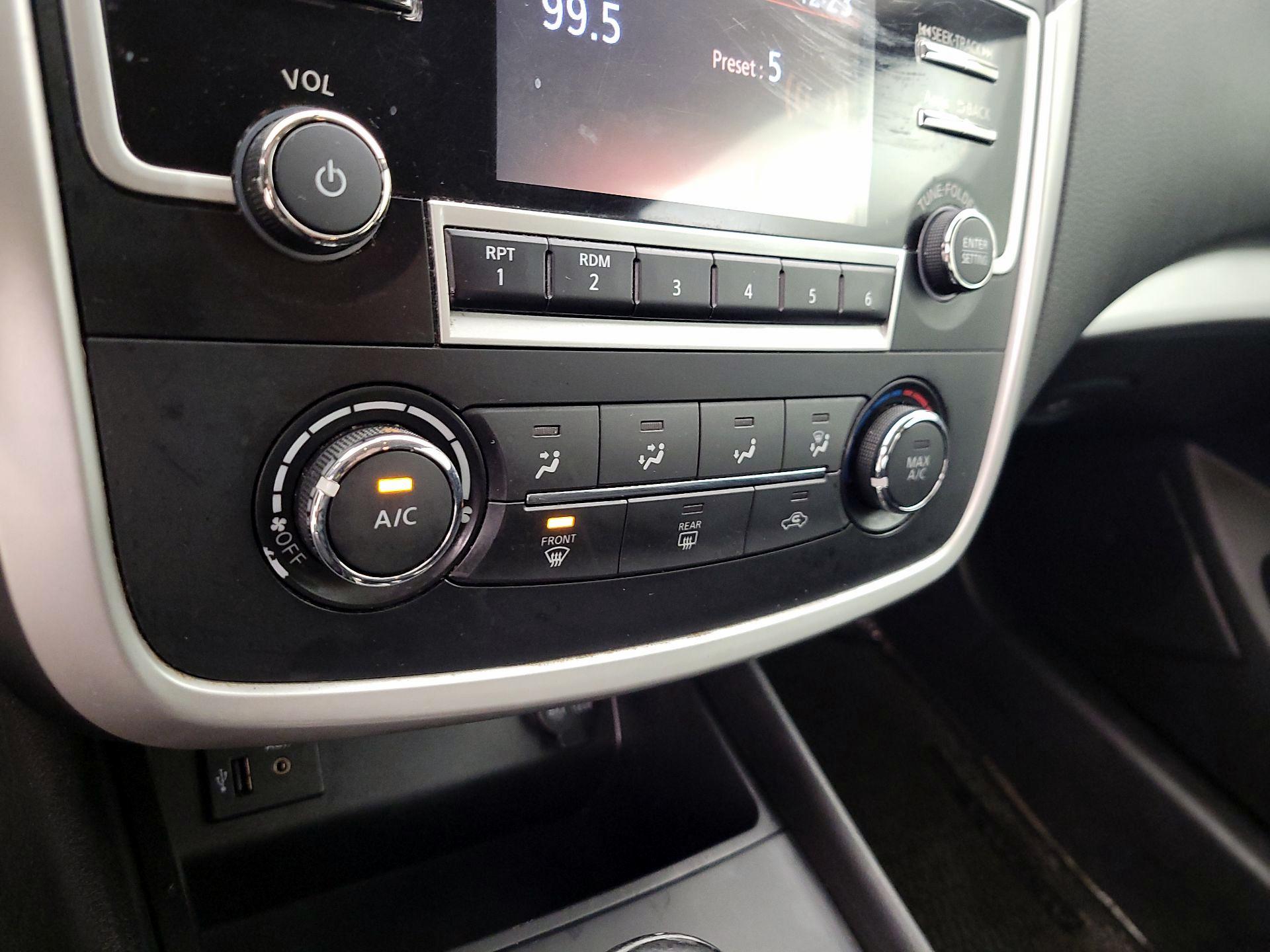 Thumbnail: 2016 Nissan Altima - 16