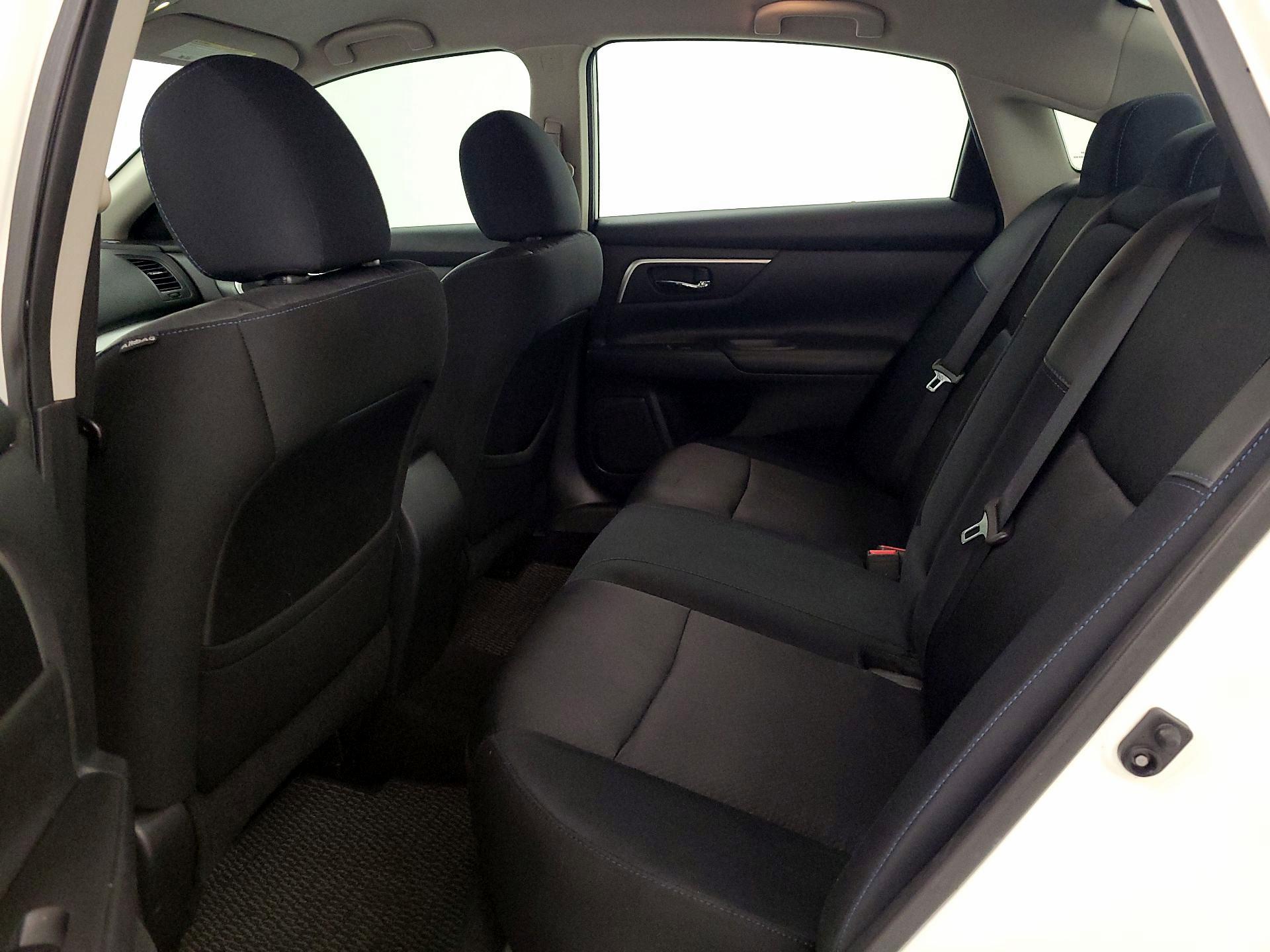 Thumbnail: 2016 Nissan Altima - 19