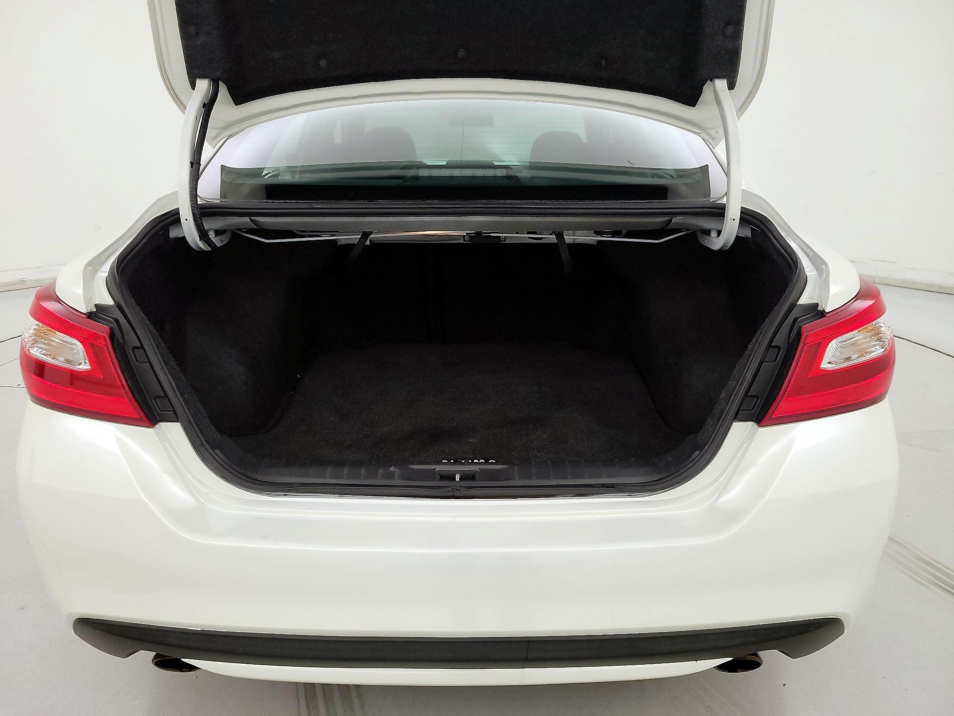 Thumbnail: 2016 Nissan Altima - 20