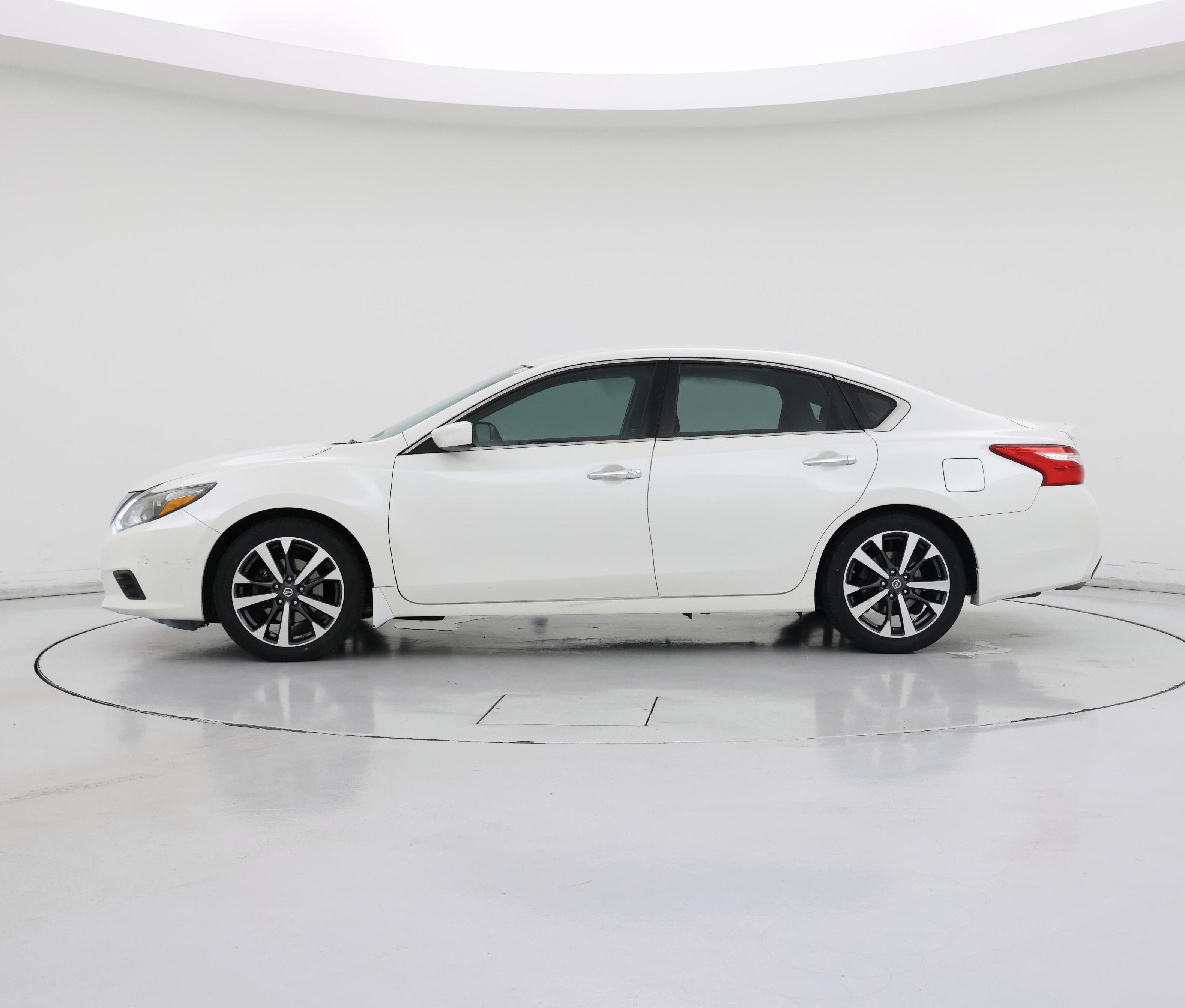 Thumbnail: 2016 Nissan Altima - 3