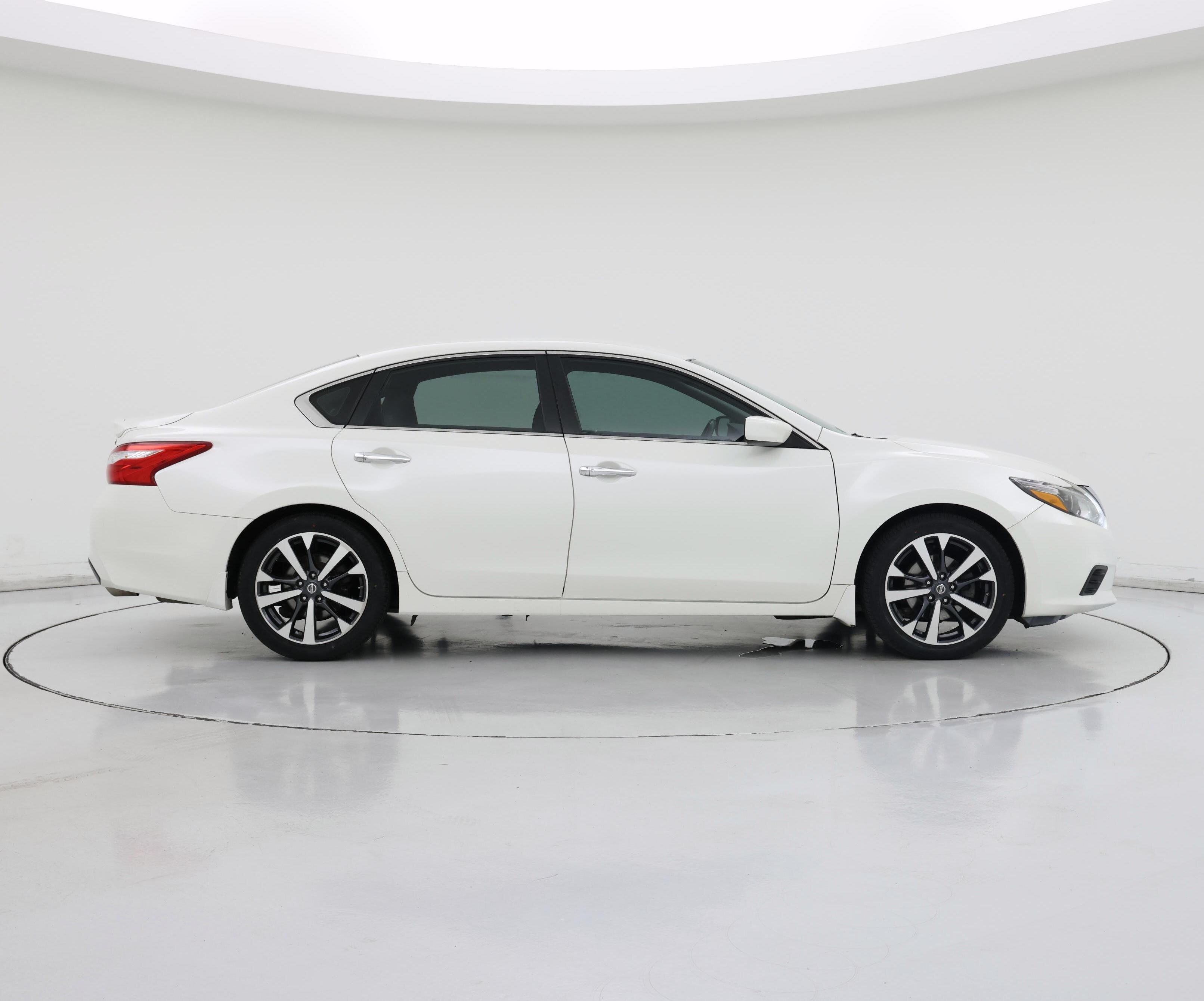 Thumbnail: 2016 Nissan Altima - 7