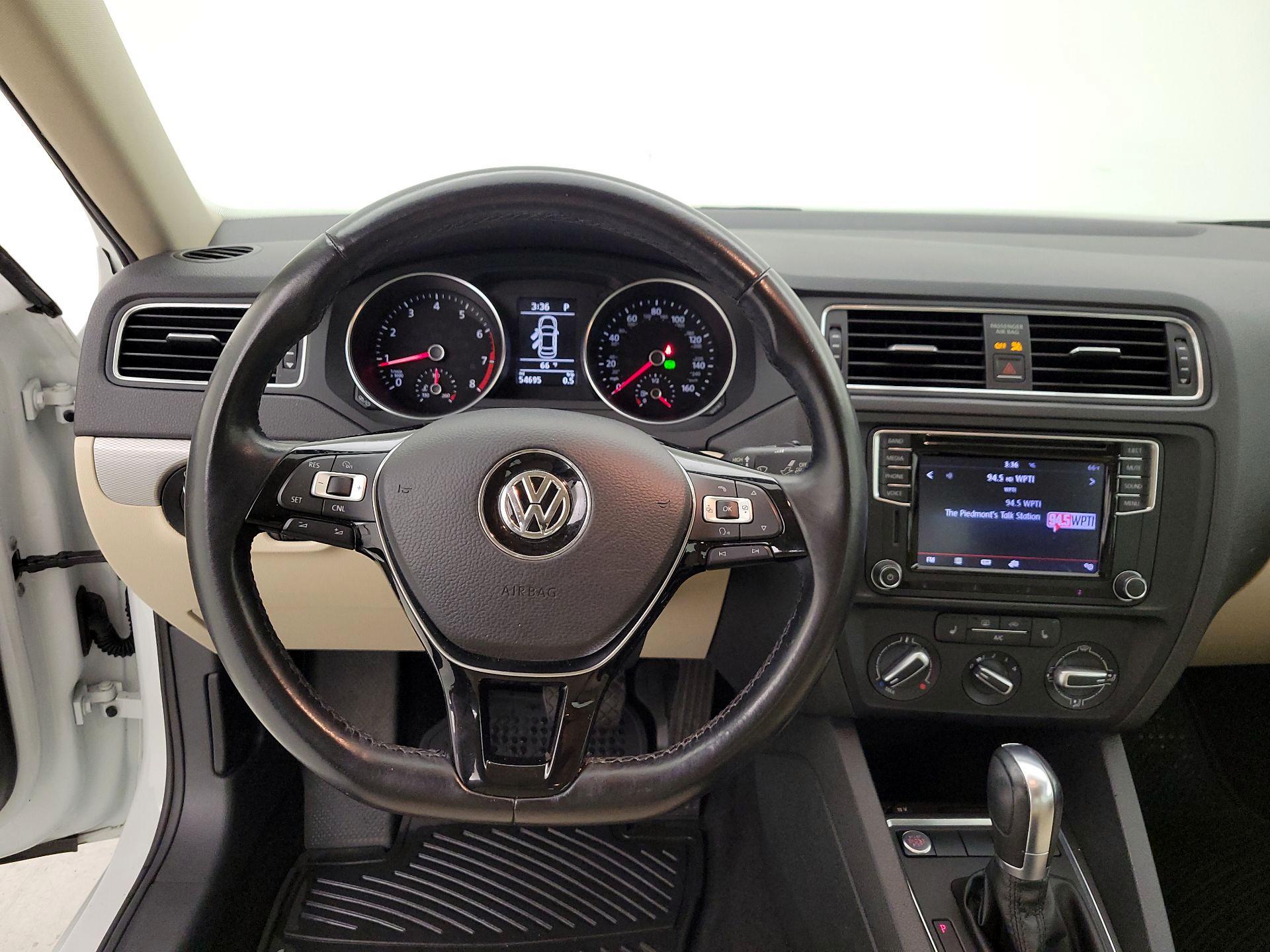 Thumbnail: 2017 Volkswagen Jetta - 10