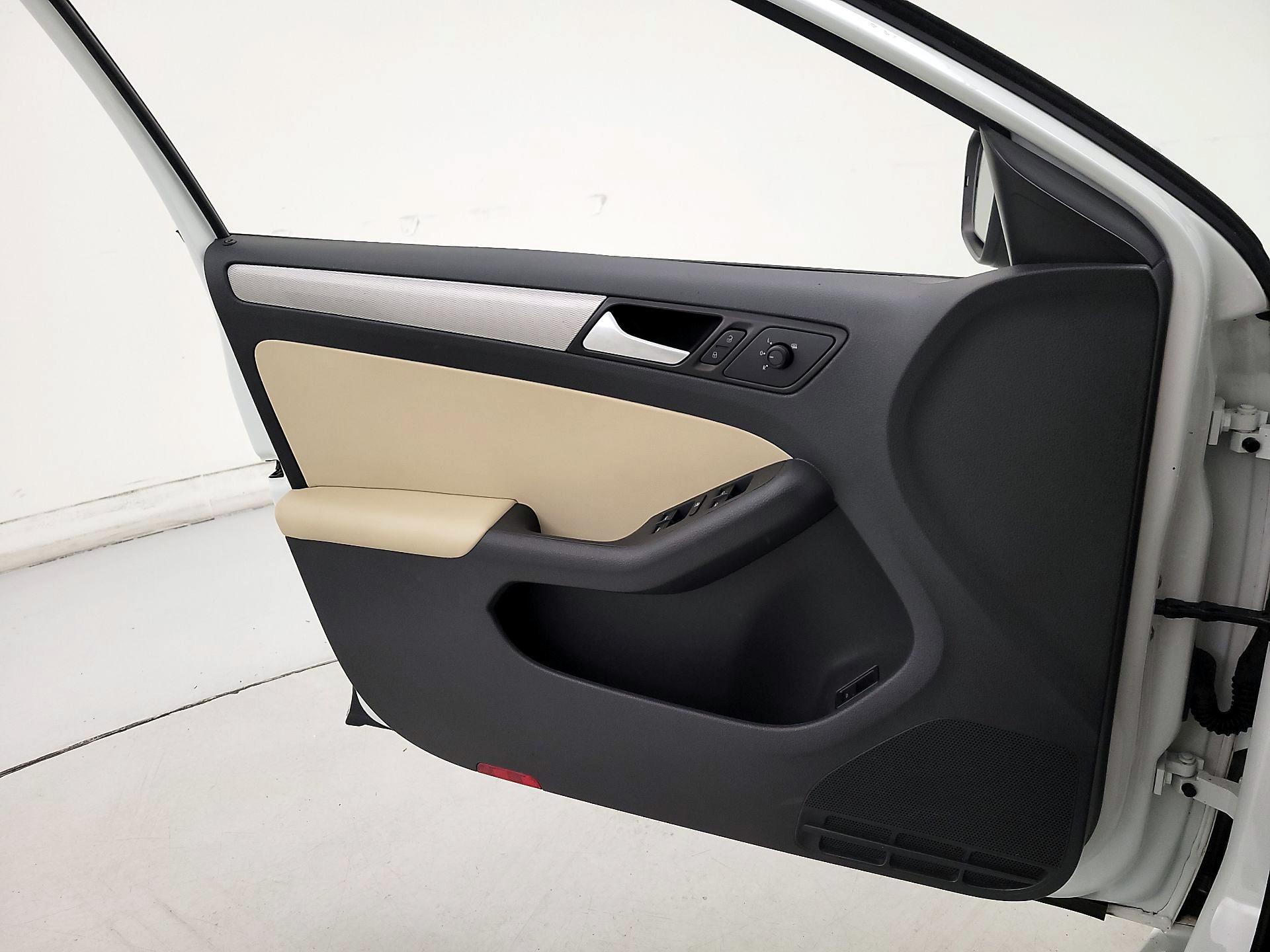 Thumbnail: 2017 Volkswagen Jetta - 12