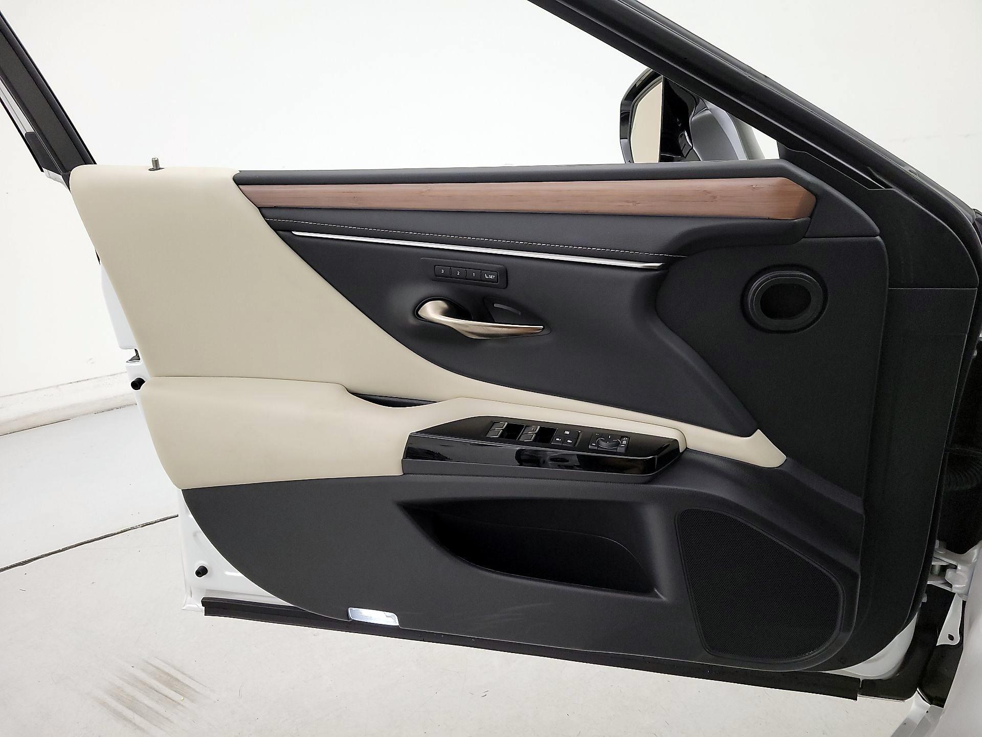 Thumbnail: 2024 Lexus ES - 12