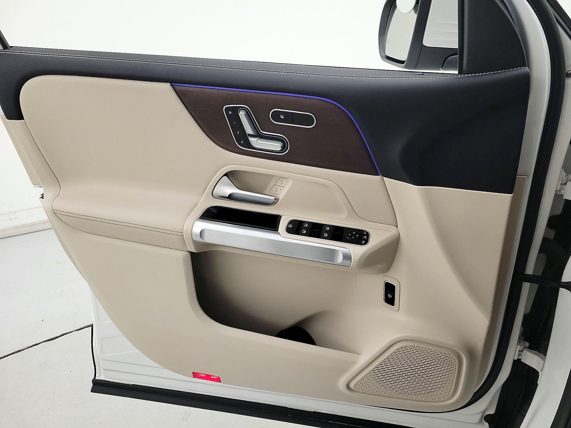 Thumbnail: 2020 Mercedes-Benz GLB - 12