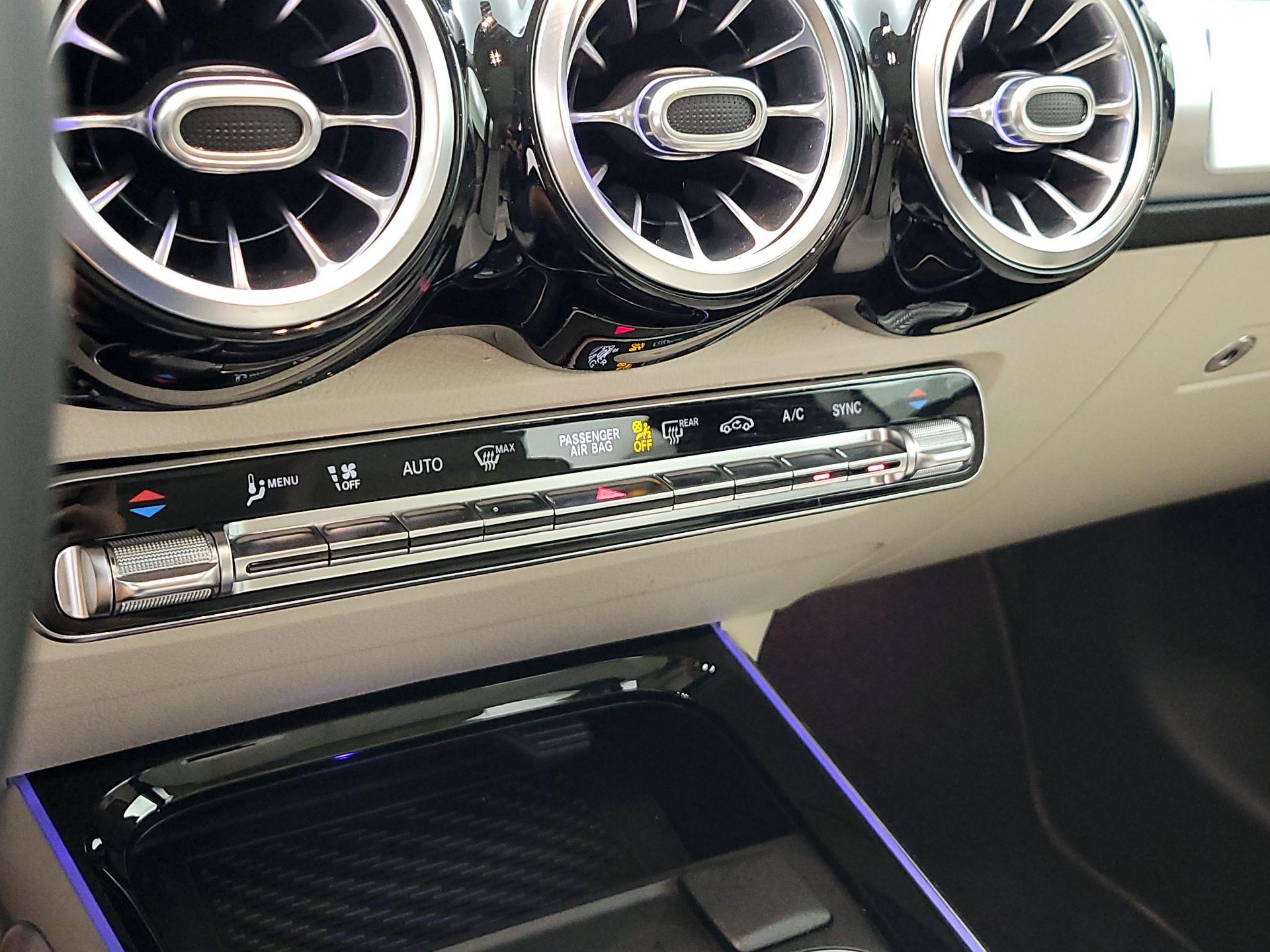 Thumbnail: 2020 Mercedes-Benz GLB - 16