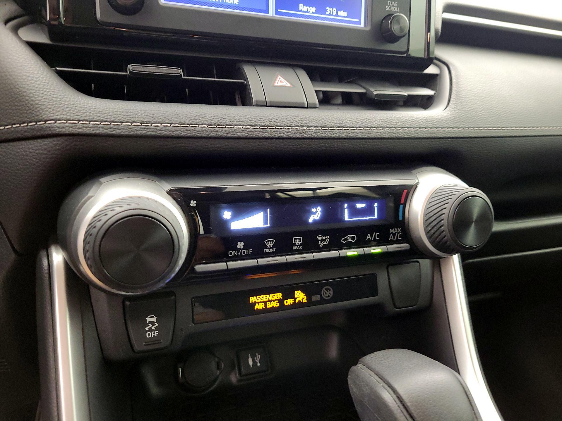 Thumbnail: 2019 Toyota RAV4 - 16