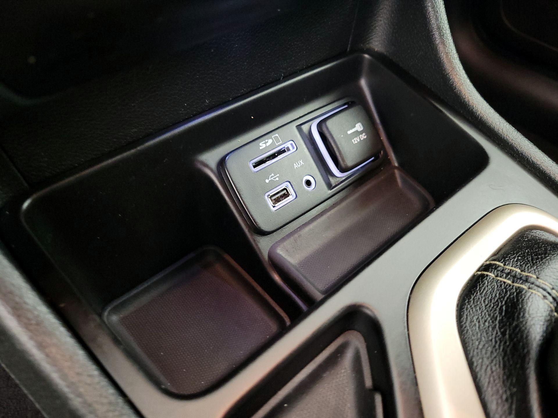 Thumbnail: 2015 Jeep Cherokee - 16