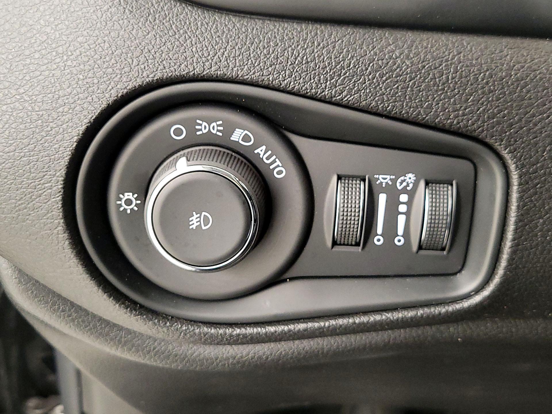 Thumbnail: 2017 Jeep Renegade - 13