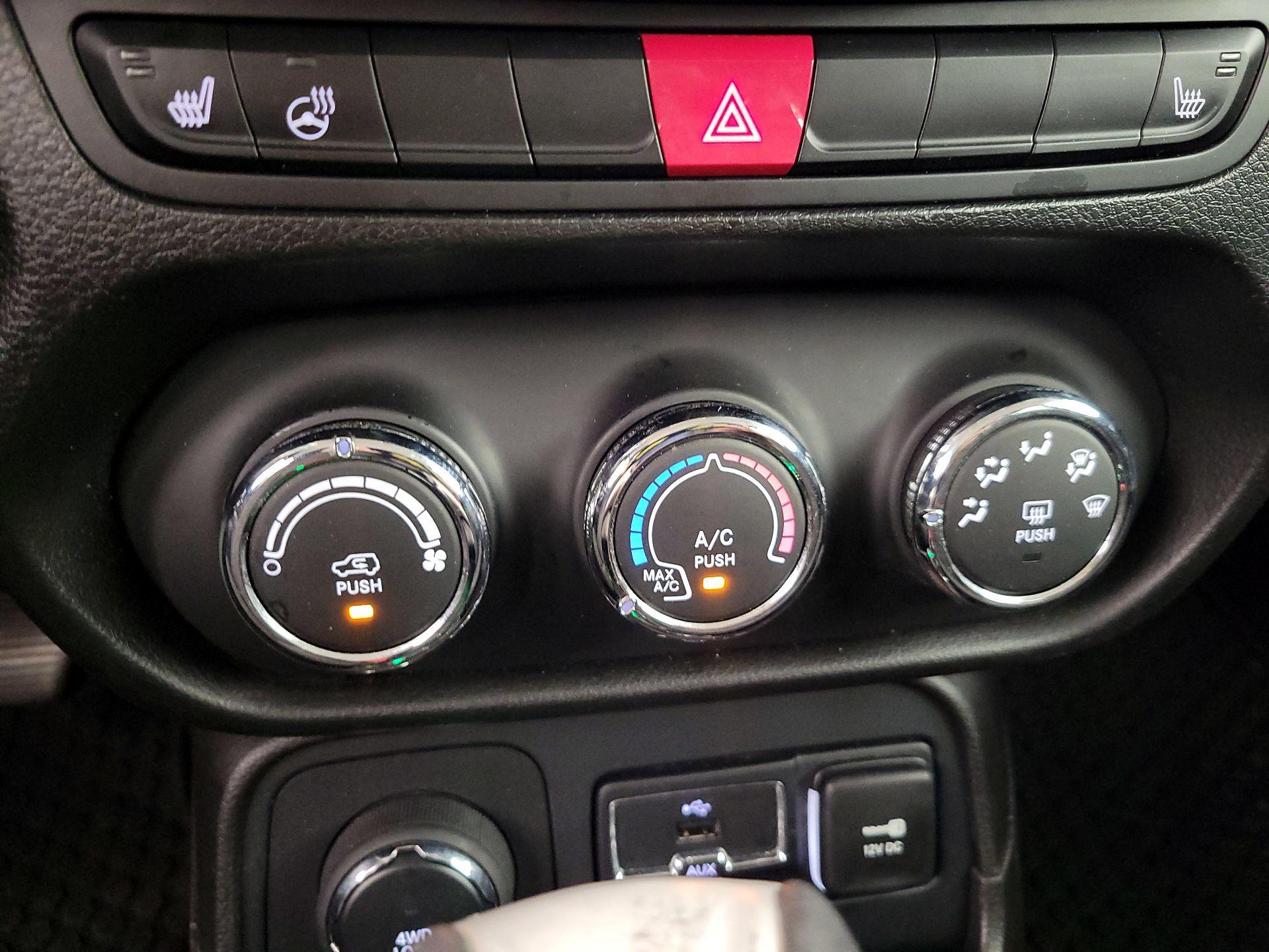 Thumbnail: 2017 Jeep Renegade - 17