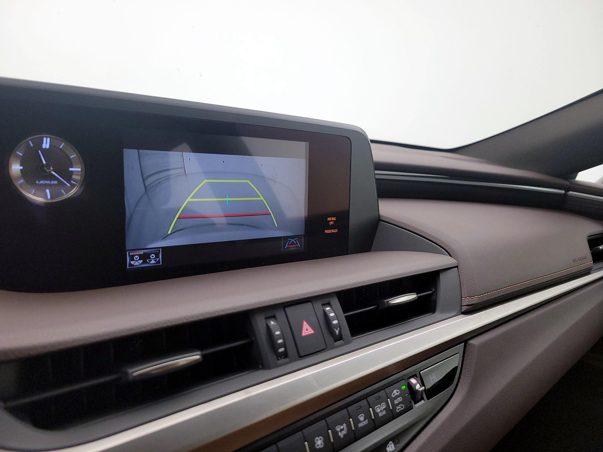Thumbnail: 2020 Lexus ES - 13