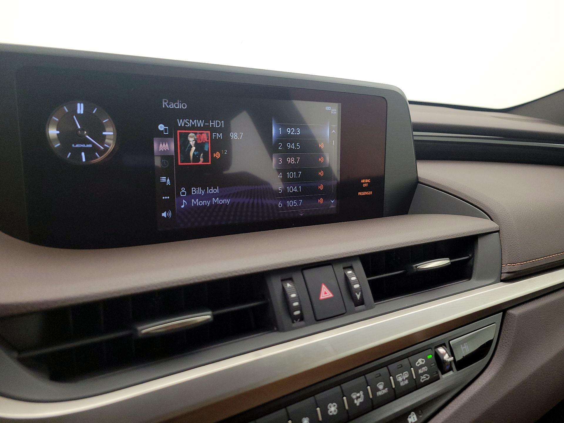 Thumbnail: 2020 Lexus ES - 14