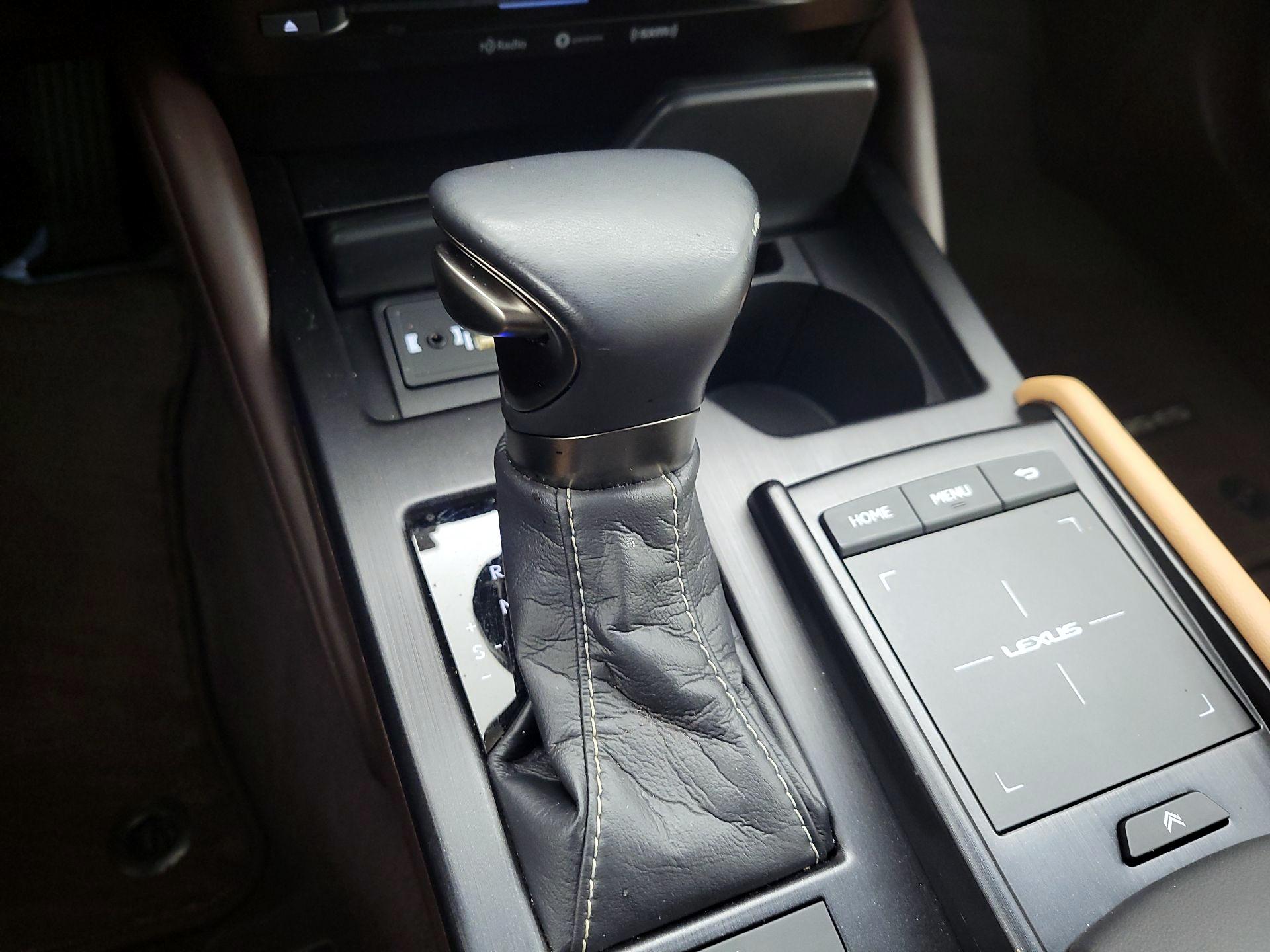 Thumbnail: 2020 Lexus ES - 16