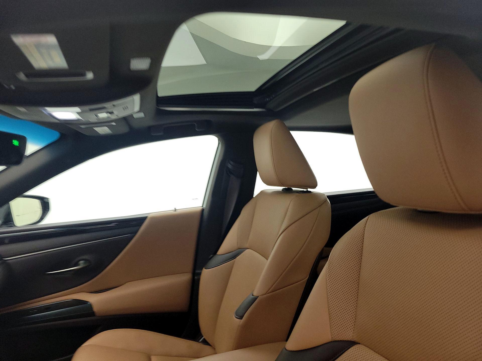 Thumbnail: 2020 Lexus ES - 18
