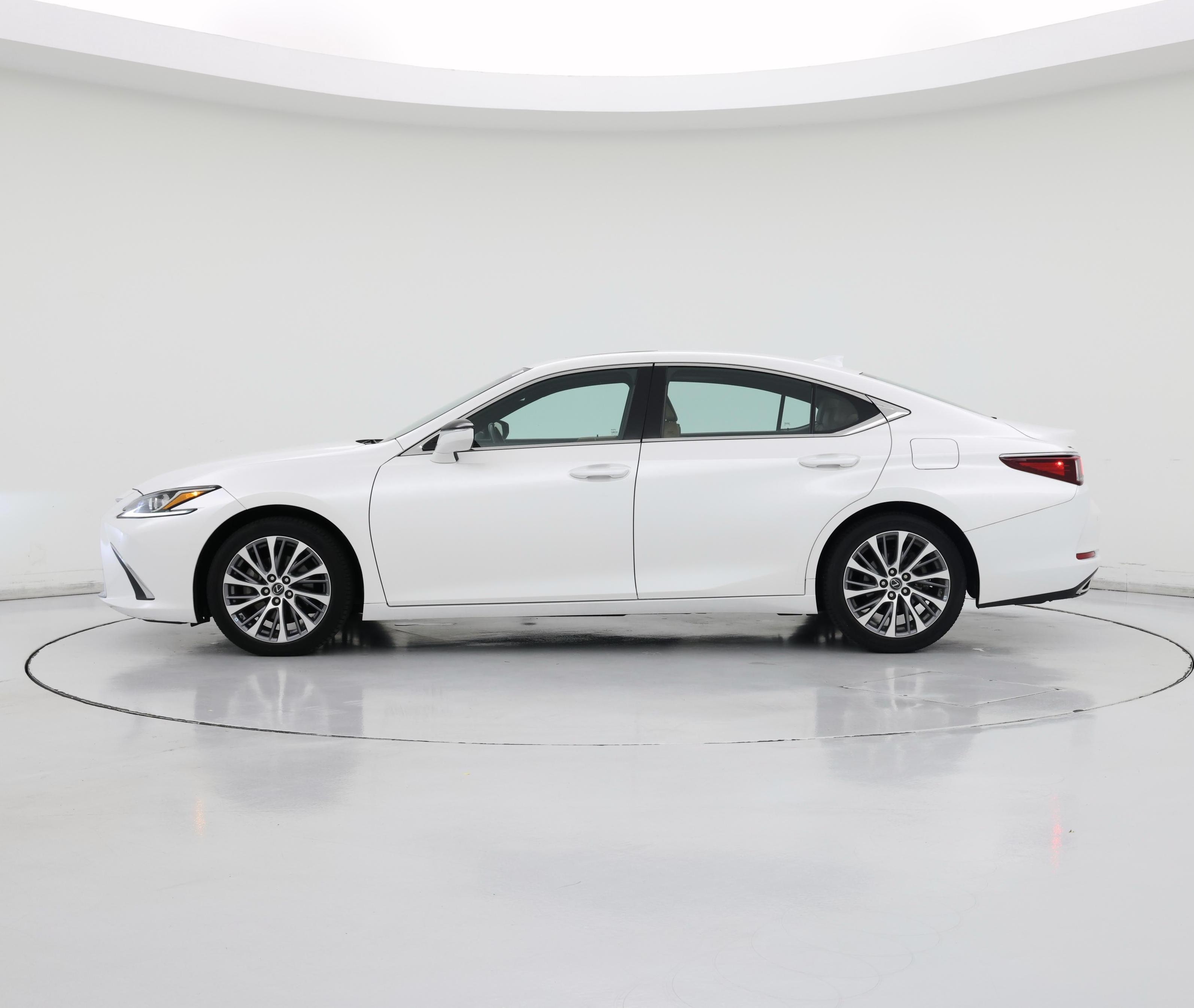 Thumbnail: 2020 Lexus ES - 3