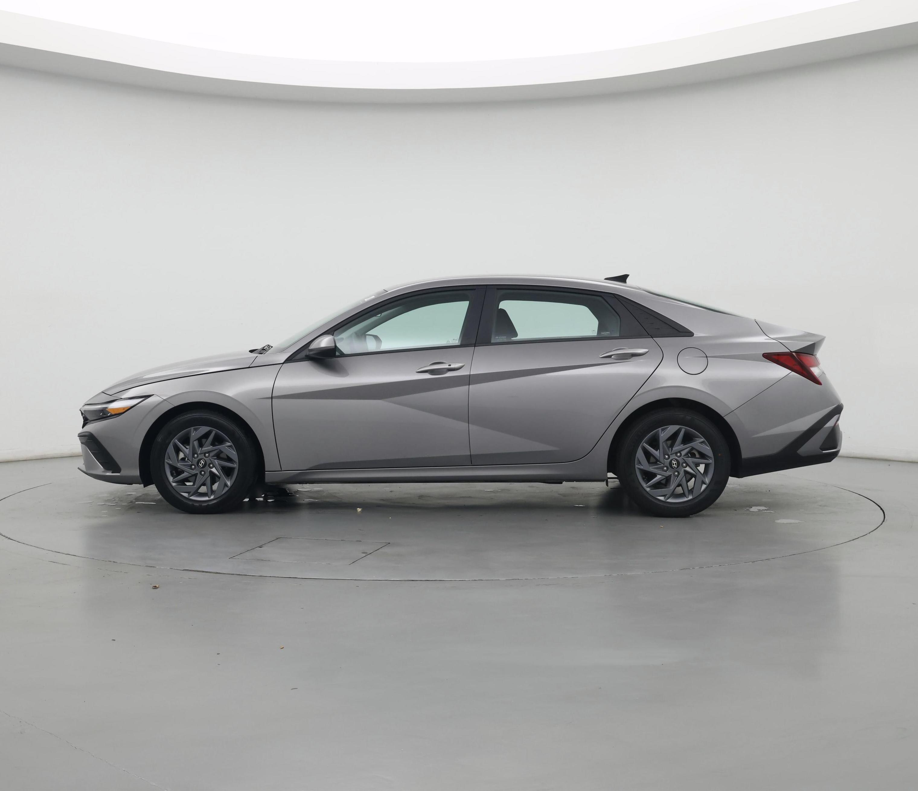 Thumbnail: 2024 Hyundai Elantra - 3