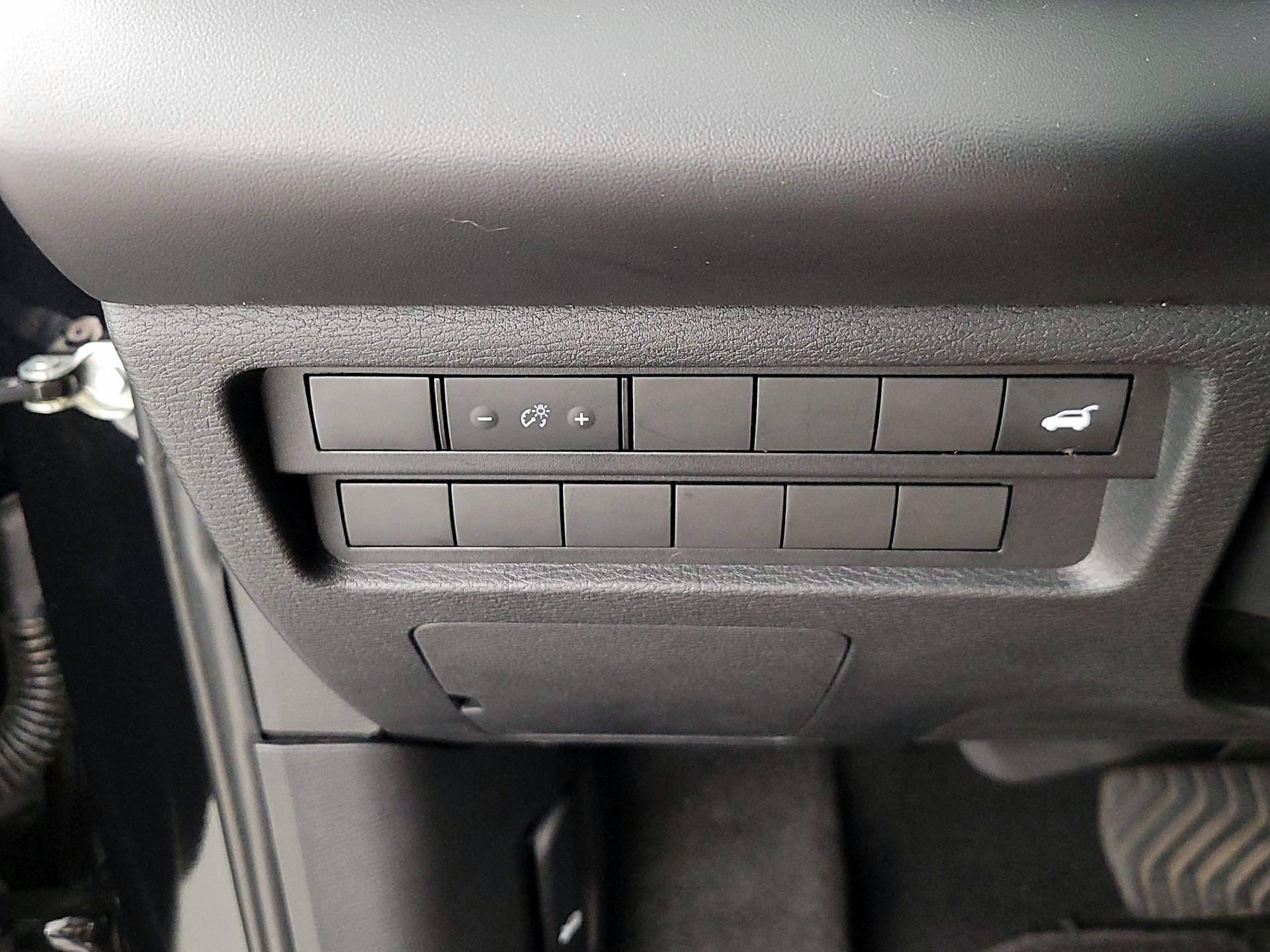 Thumbnail: 2023 Mitsubishi Outlander - 13