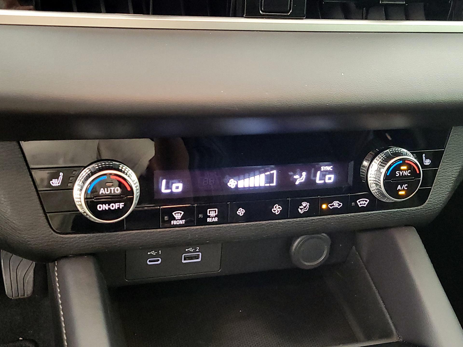 Thumbnail: 2023 Mitsubishi Outlander - 17