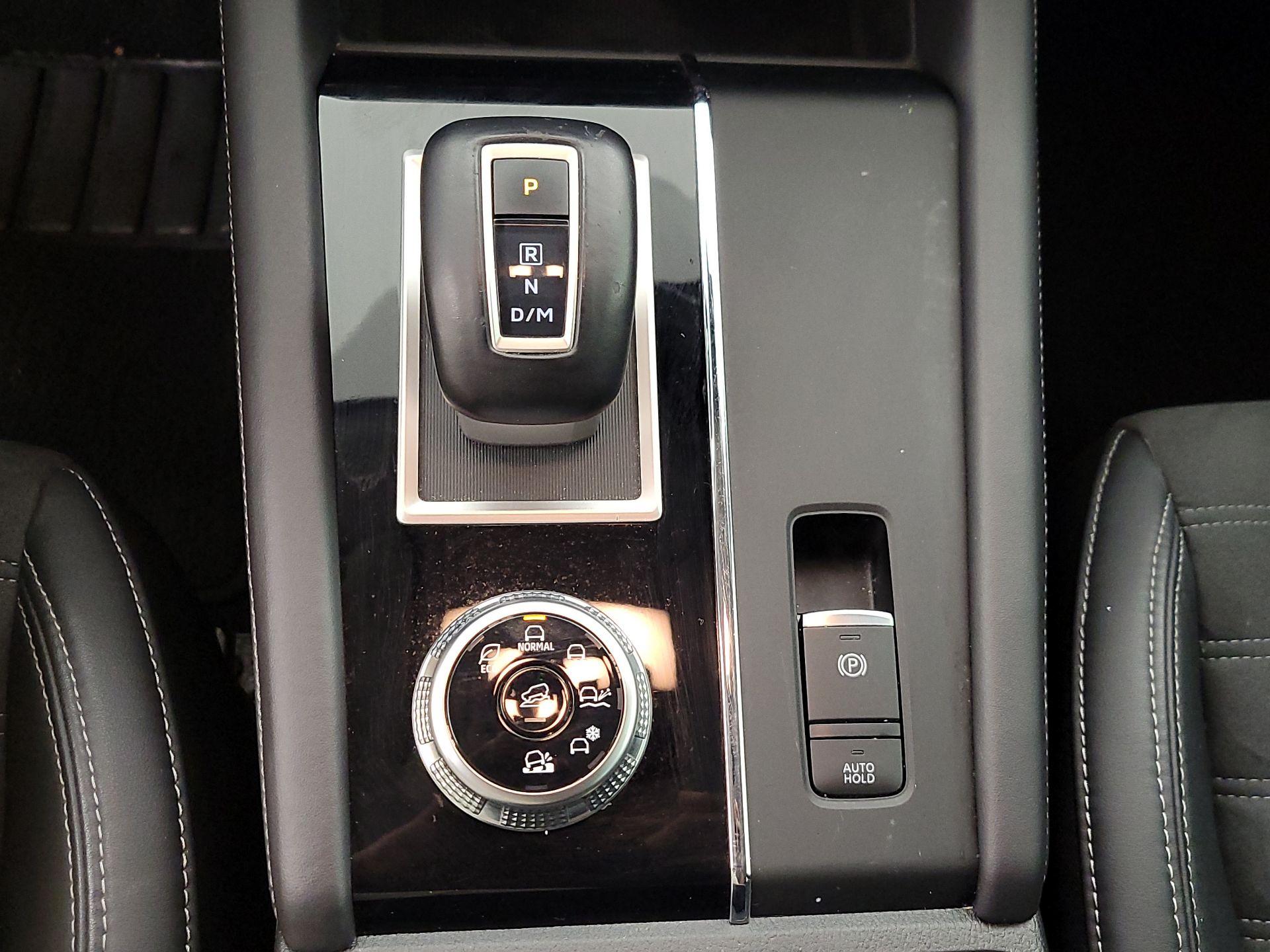 Thumbnail: 2023 Mitsubishi Outlander - 18