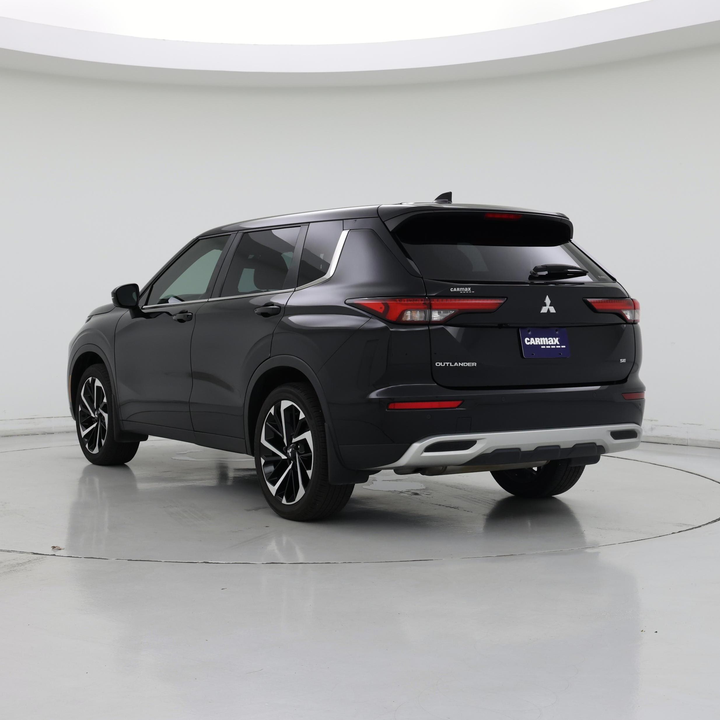 Thumbnail: 2023 Mitsubishi Outlander - 2