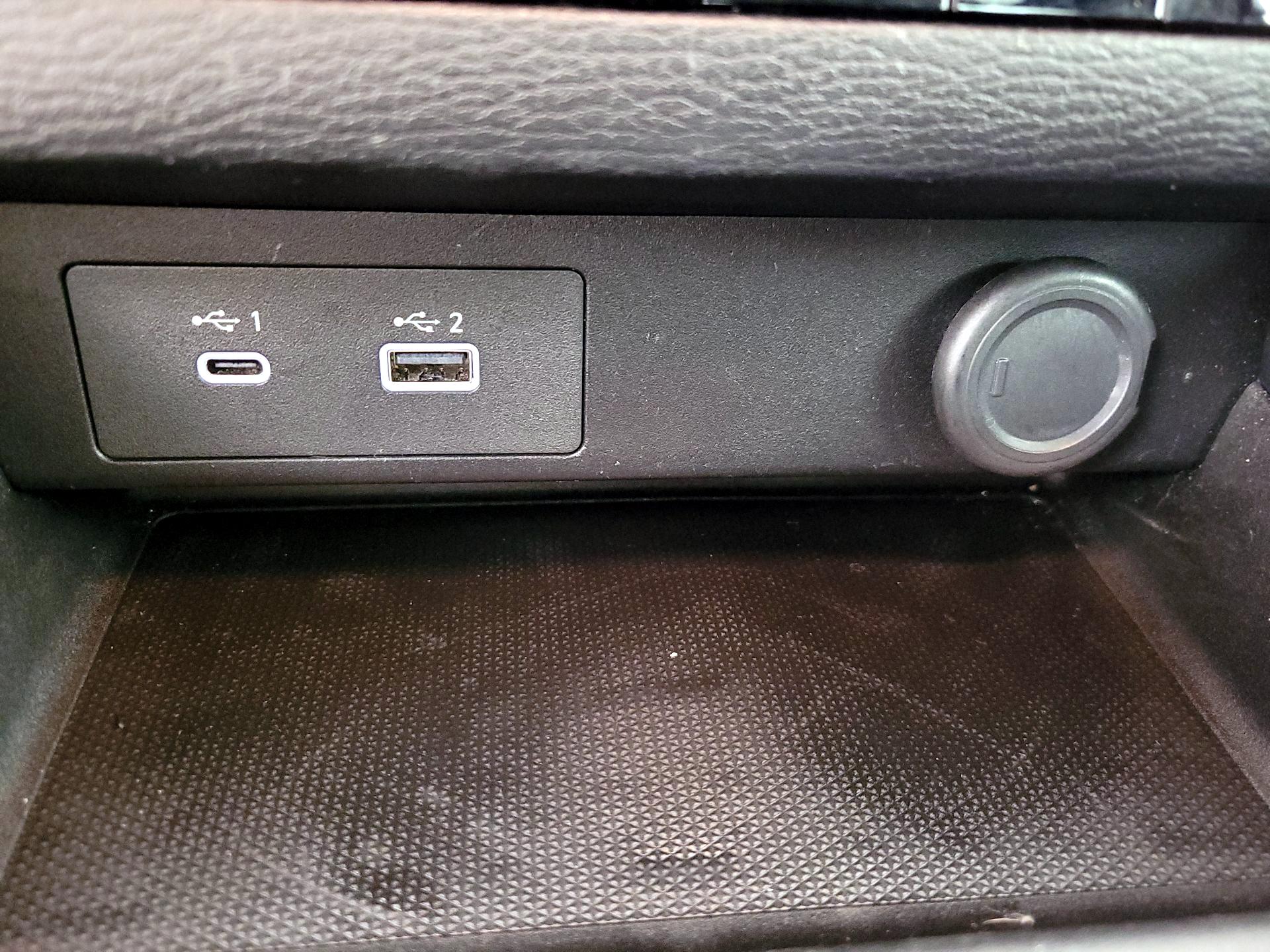 Thumbnail: 2023 Mitsubishi Outlander - 19