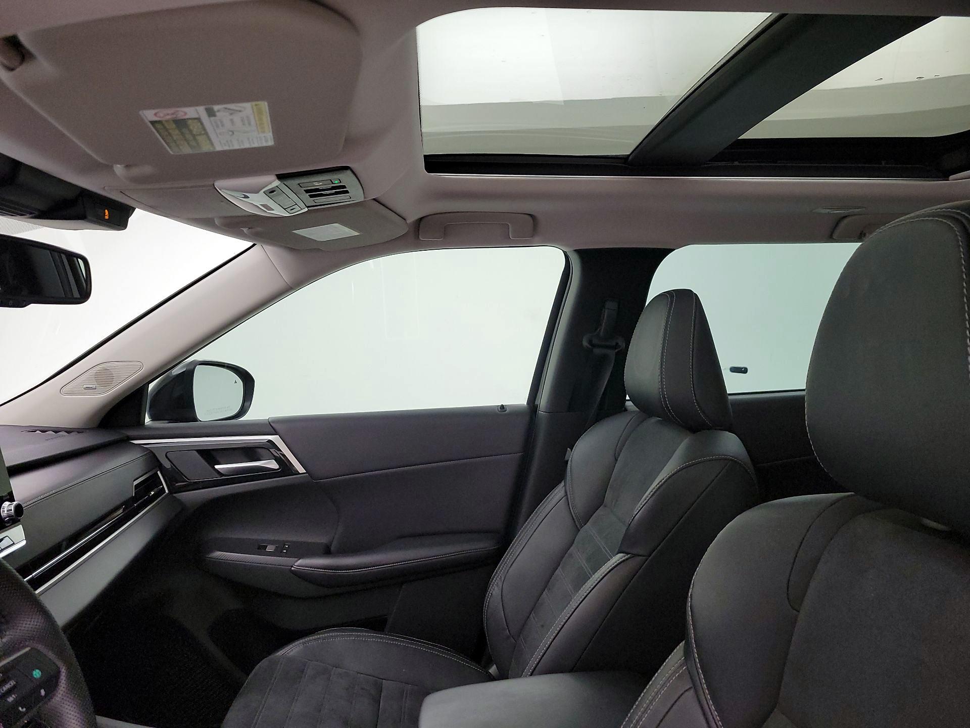 Thumbnail: 2023 Mitsubishi Outlander - 20