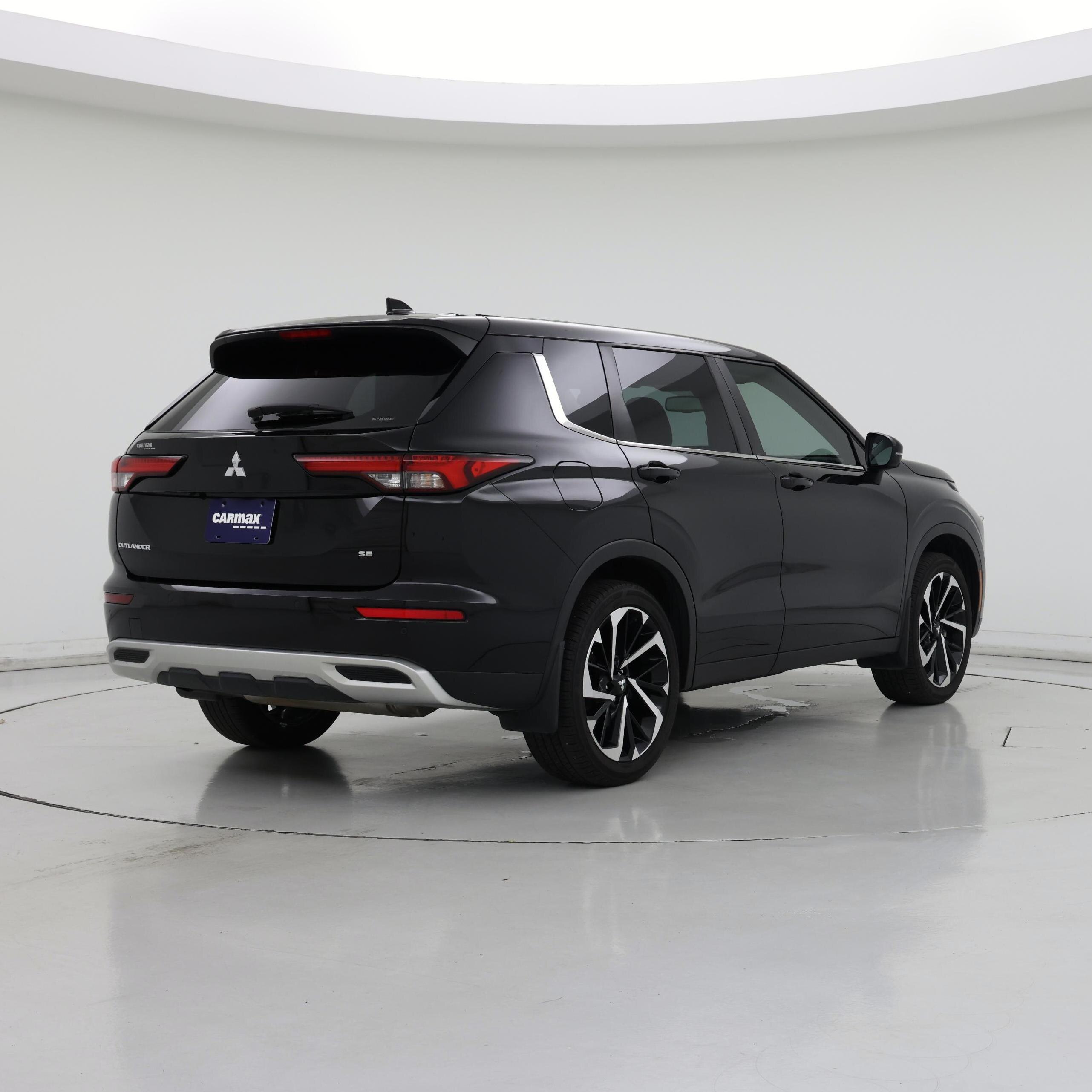 Thumbnail: 2023 Mitsubishi Outlander - 8