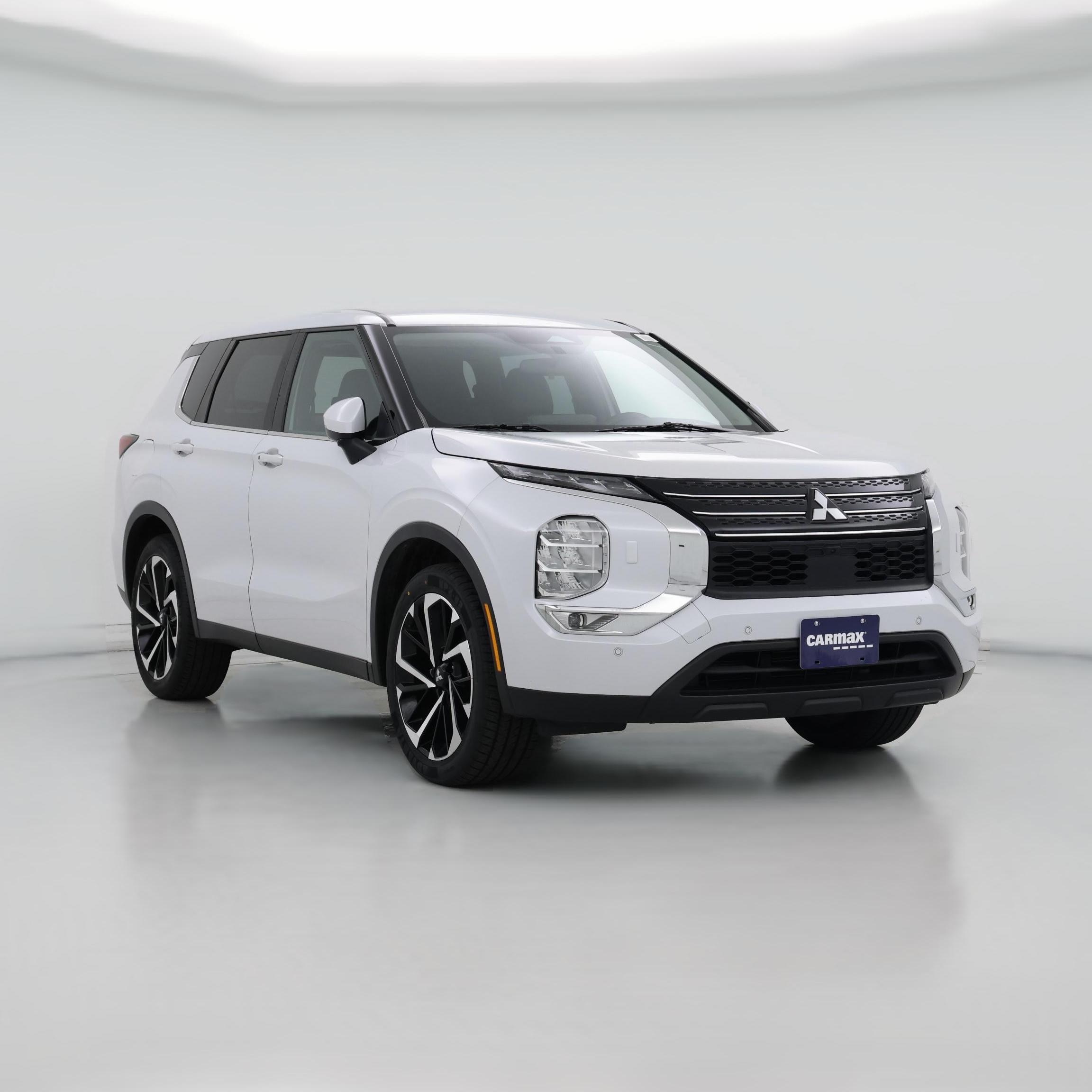 Thumbnail: 2023 Mitsubishi Outlander - 1
