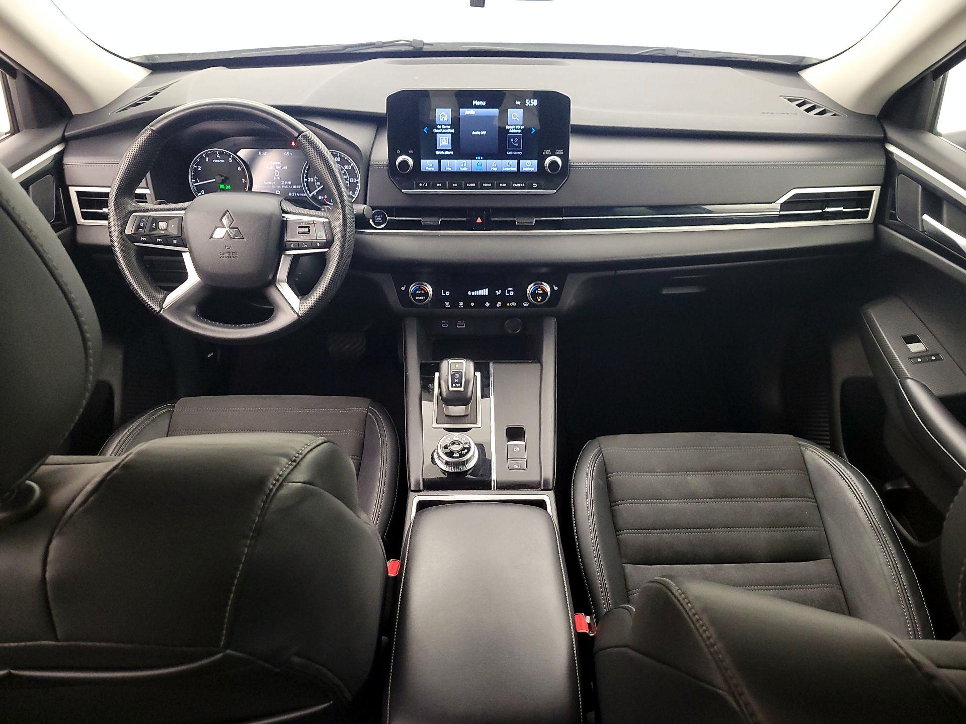 Thumbnail: 2023 Mitsubishi Outlander - 9