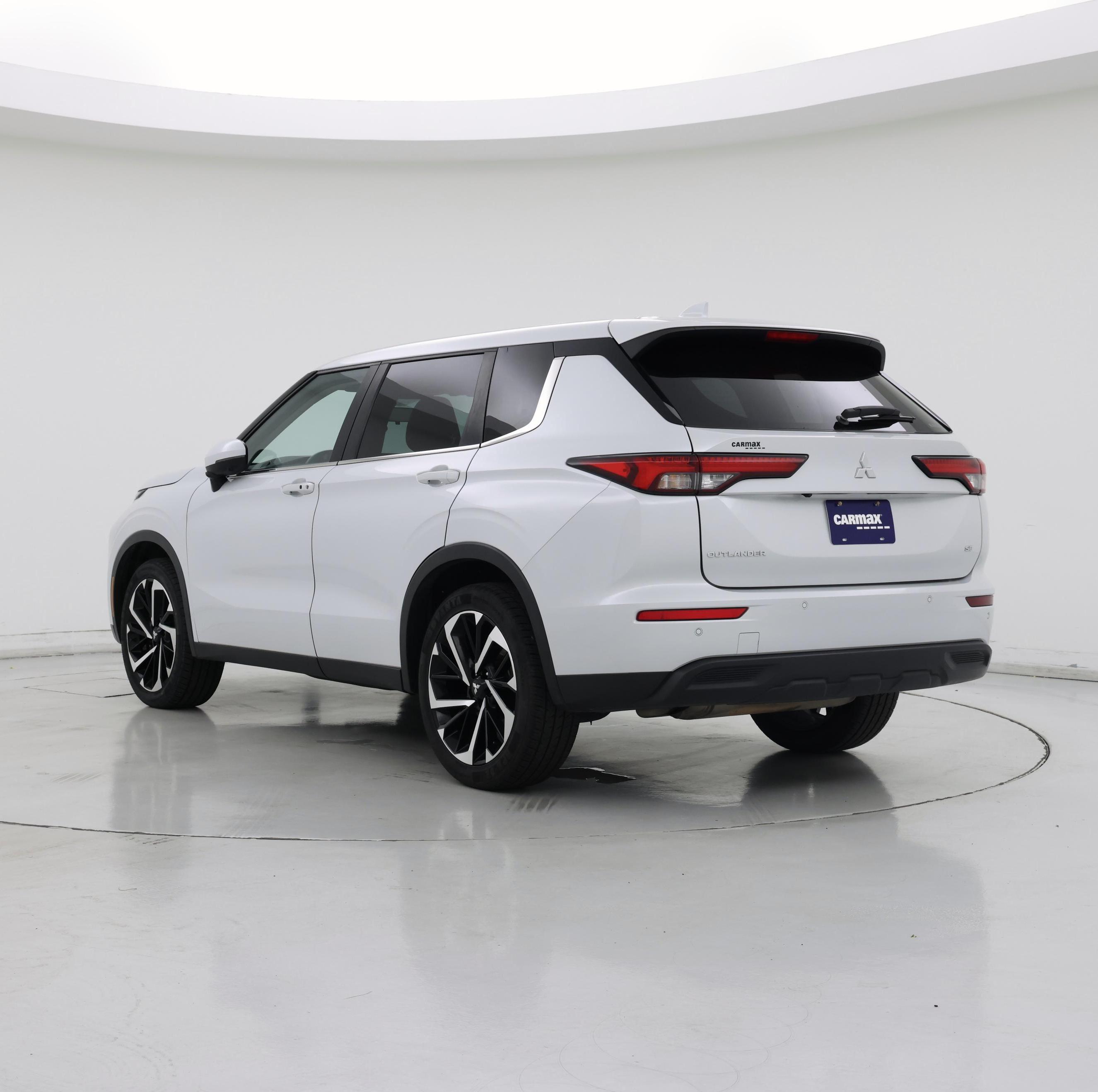 Thumbnail: 2023 Mitsubishi Outlander - 2