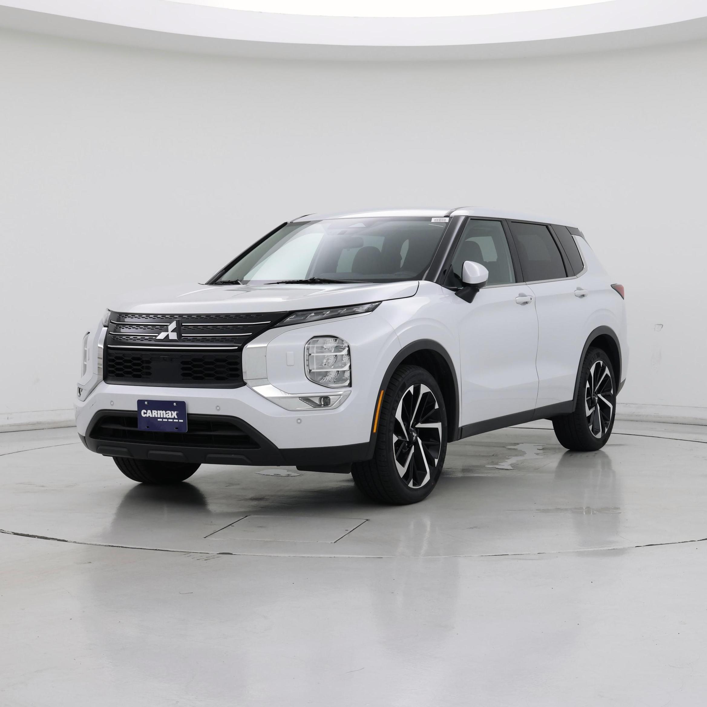 Thumbnail: 2023 Mitsubishi Outlander - 4