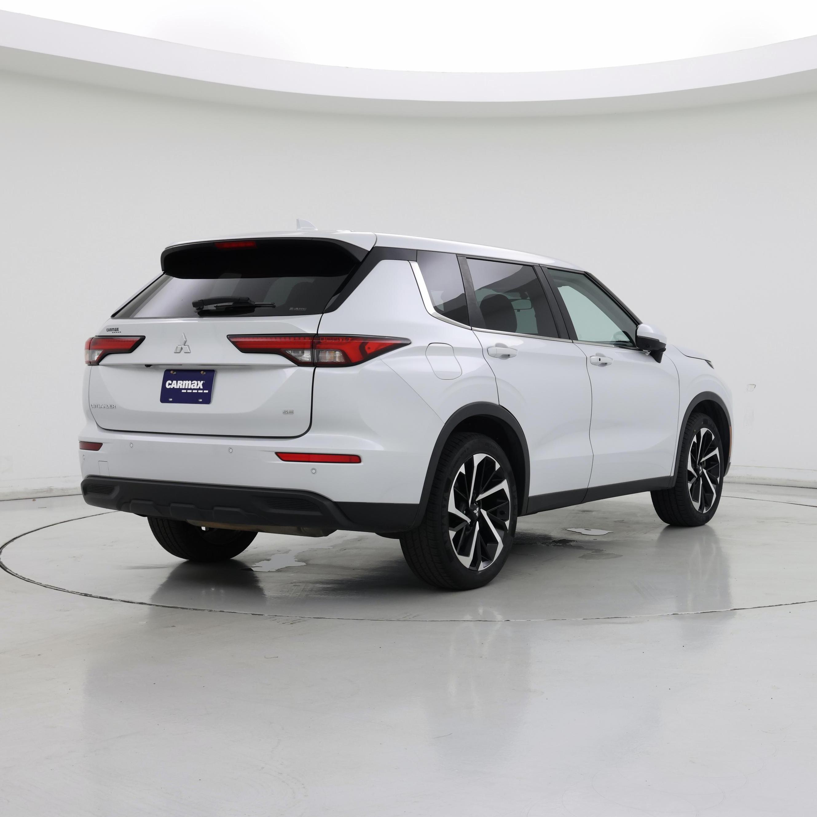 Thumbnail: 2023 Mitsubishi Outlander - 8