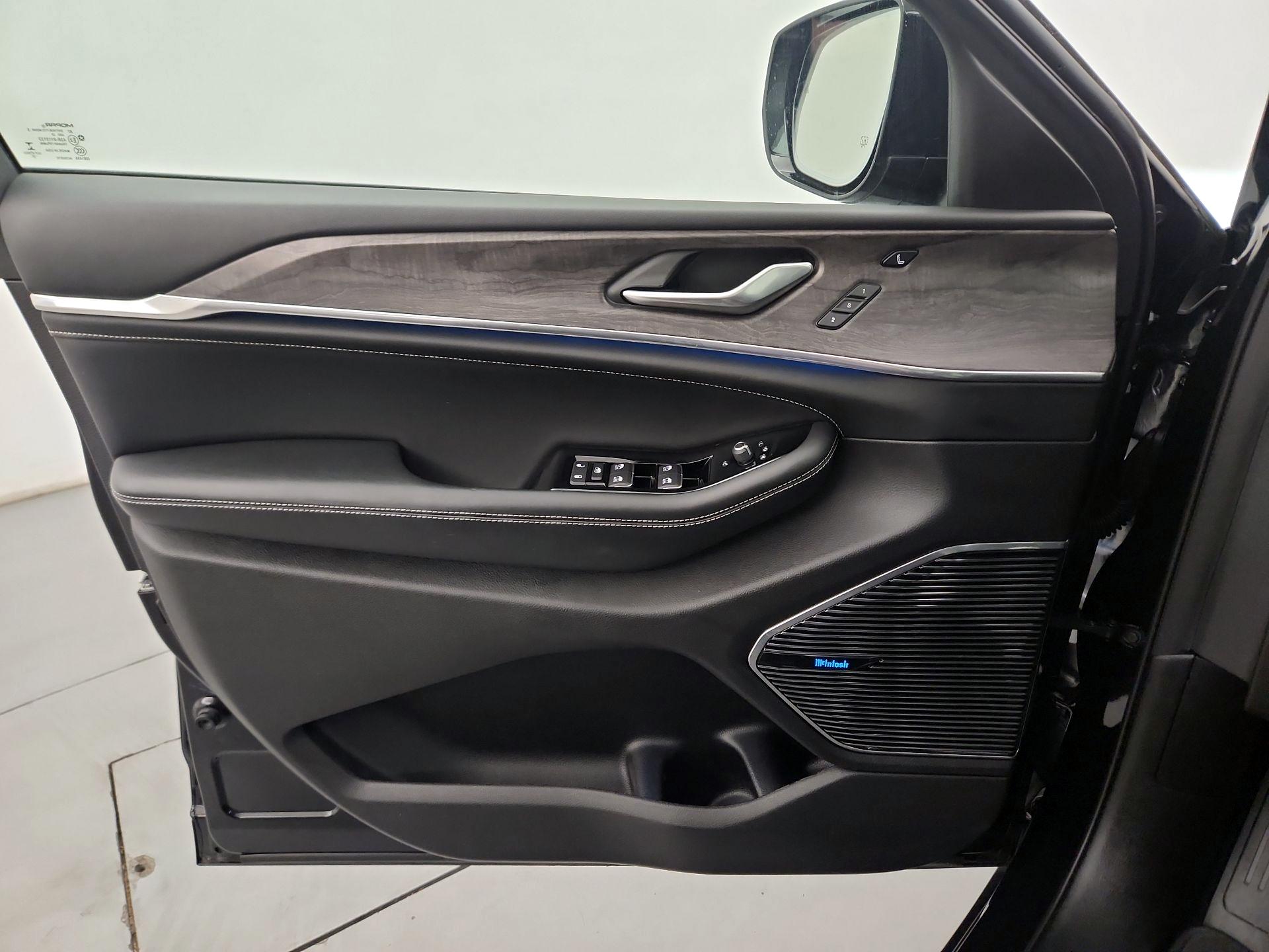 Thumbnail: 2022 Jeep Grand Cherokee - 12