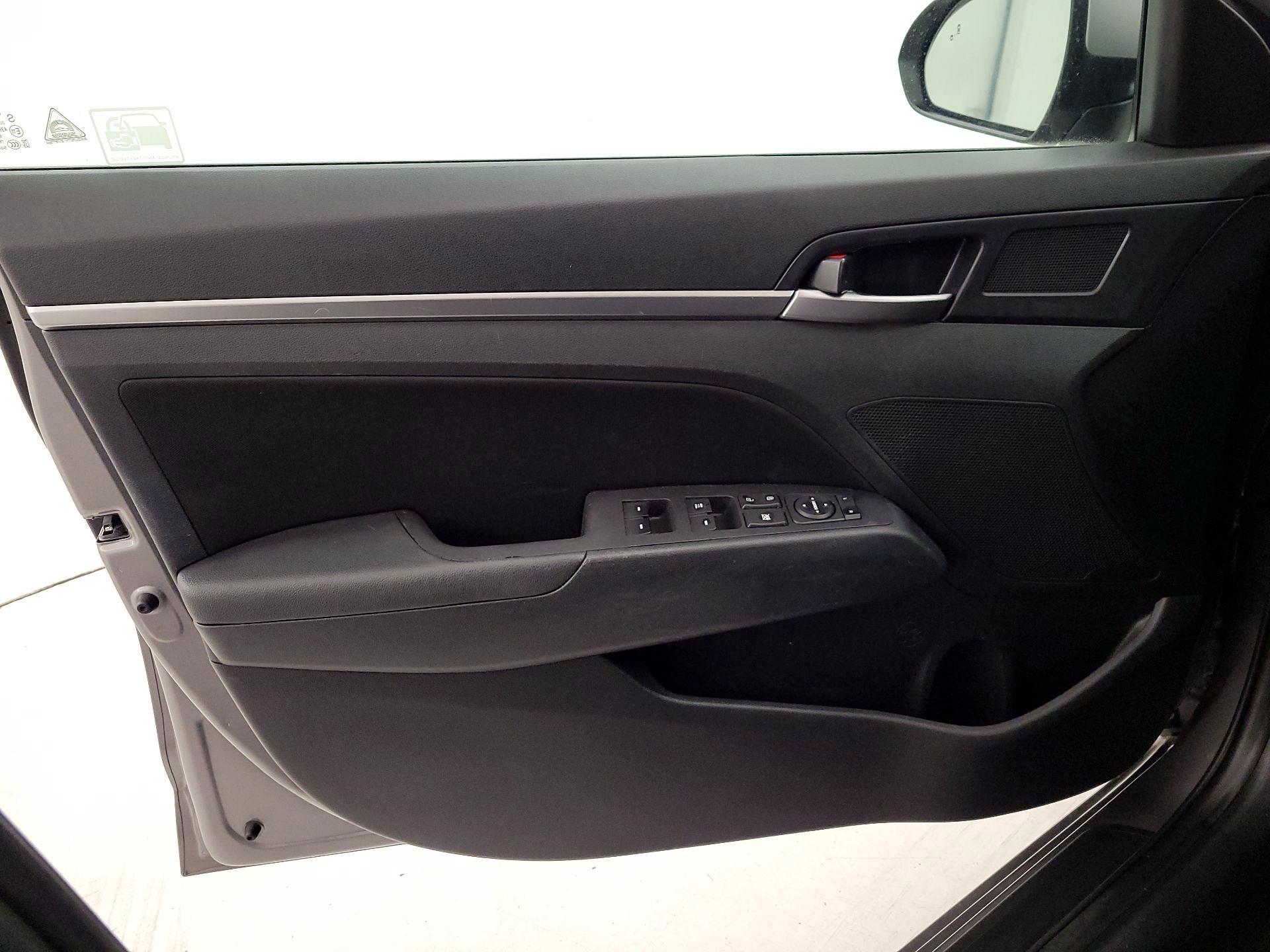 Thumbnail: 2020 Hyundai Elantra - 12