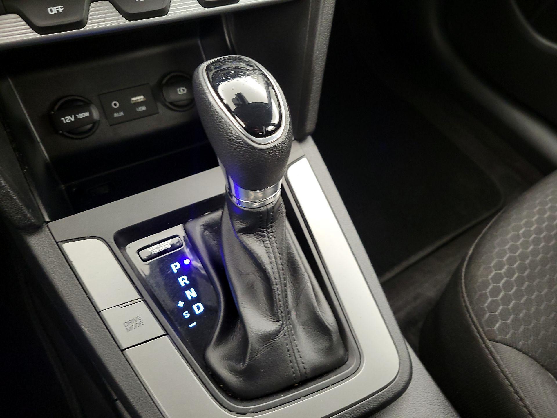 Thumbnail: 2020 Hyundai Elantra - 17