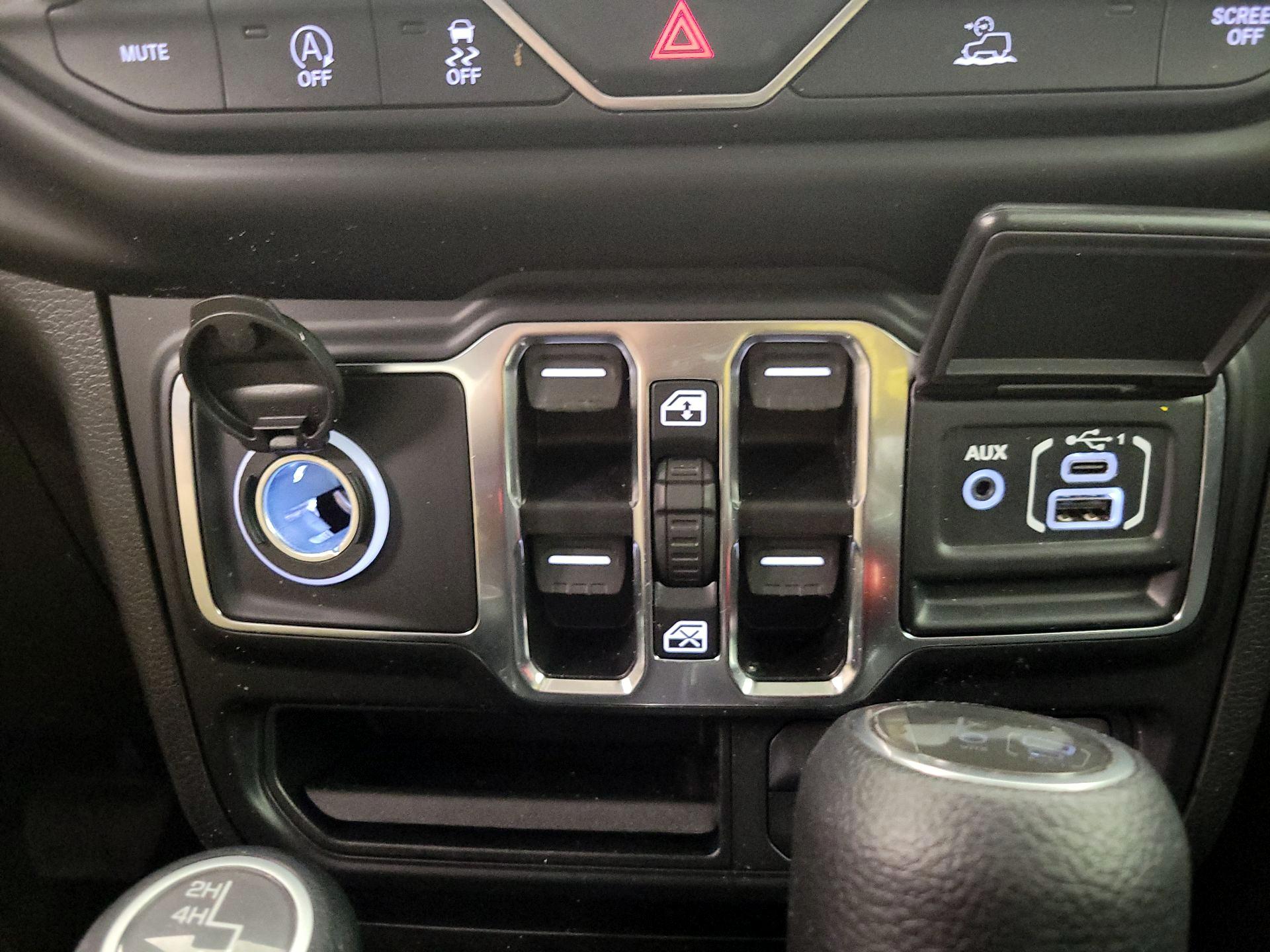 Thumbnail: 2021 Jeep Wrangler - 18