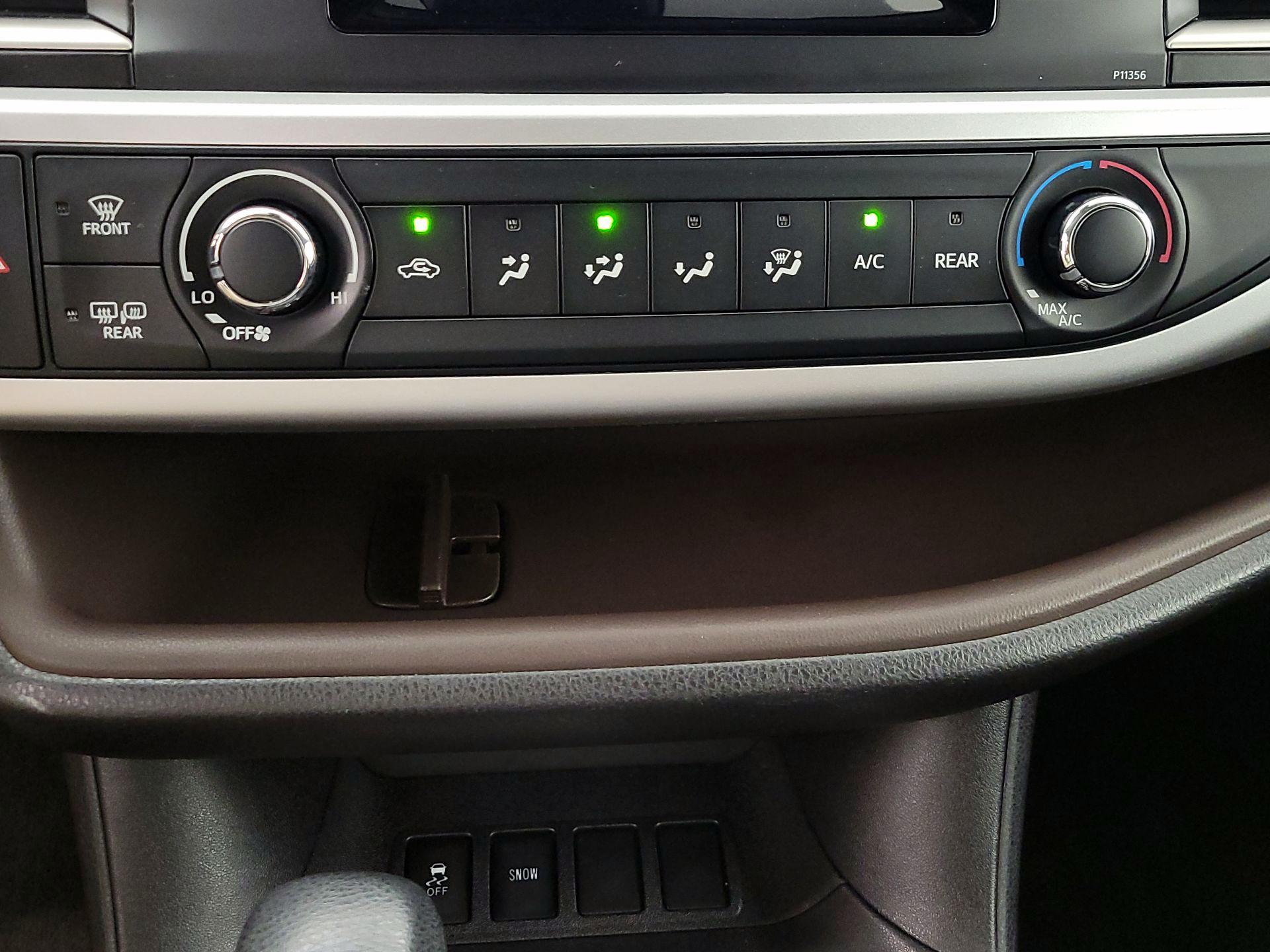 Thumbnail: 2018 Toyota Highlander - 16