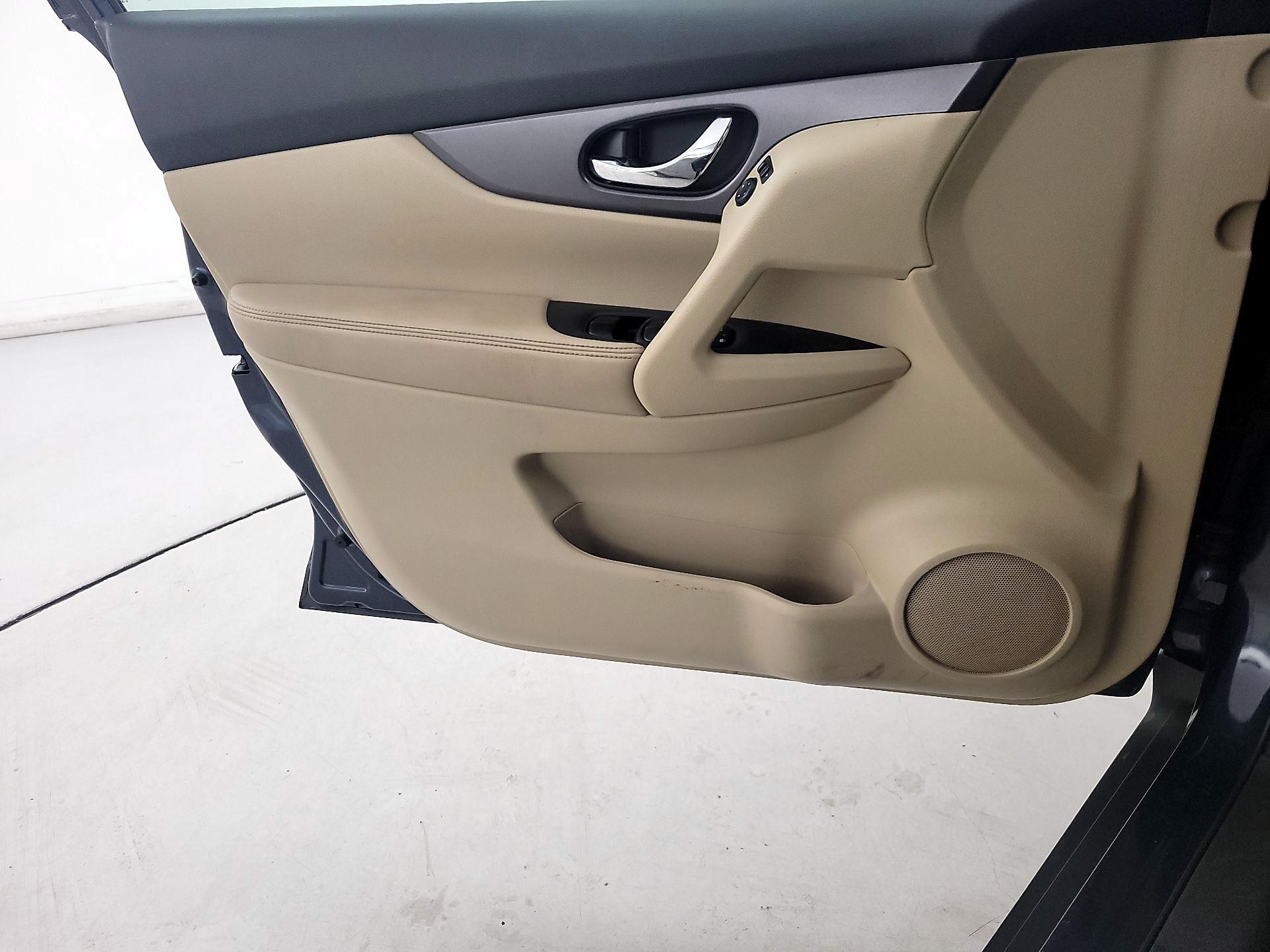 Thumbnail: 2016 Nissan Rogue - 12